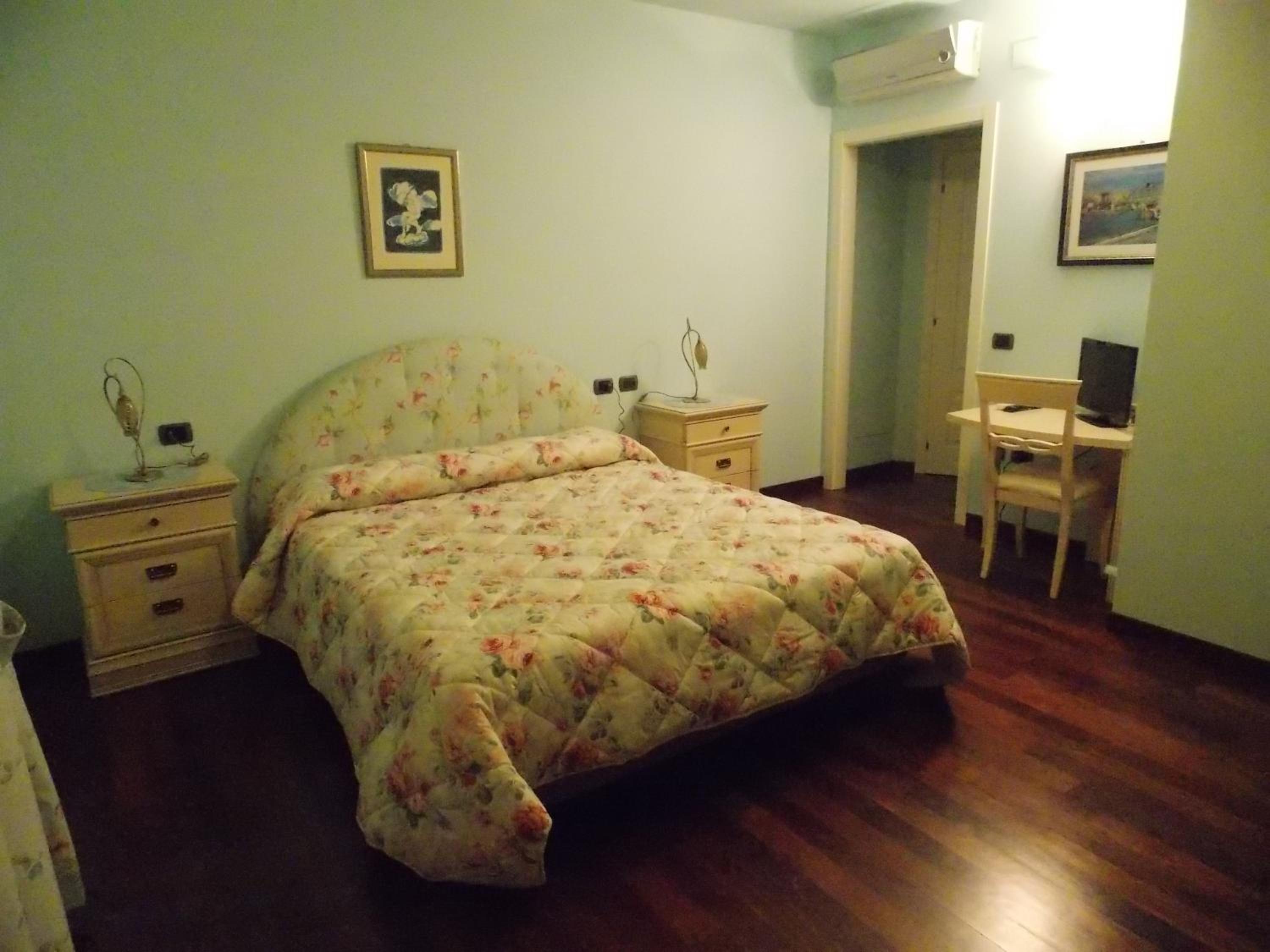 Quadruple Room - Photo 10
