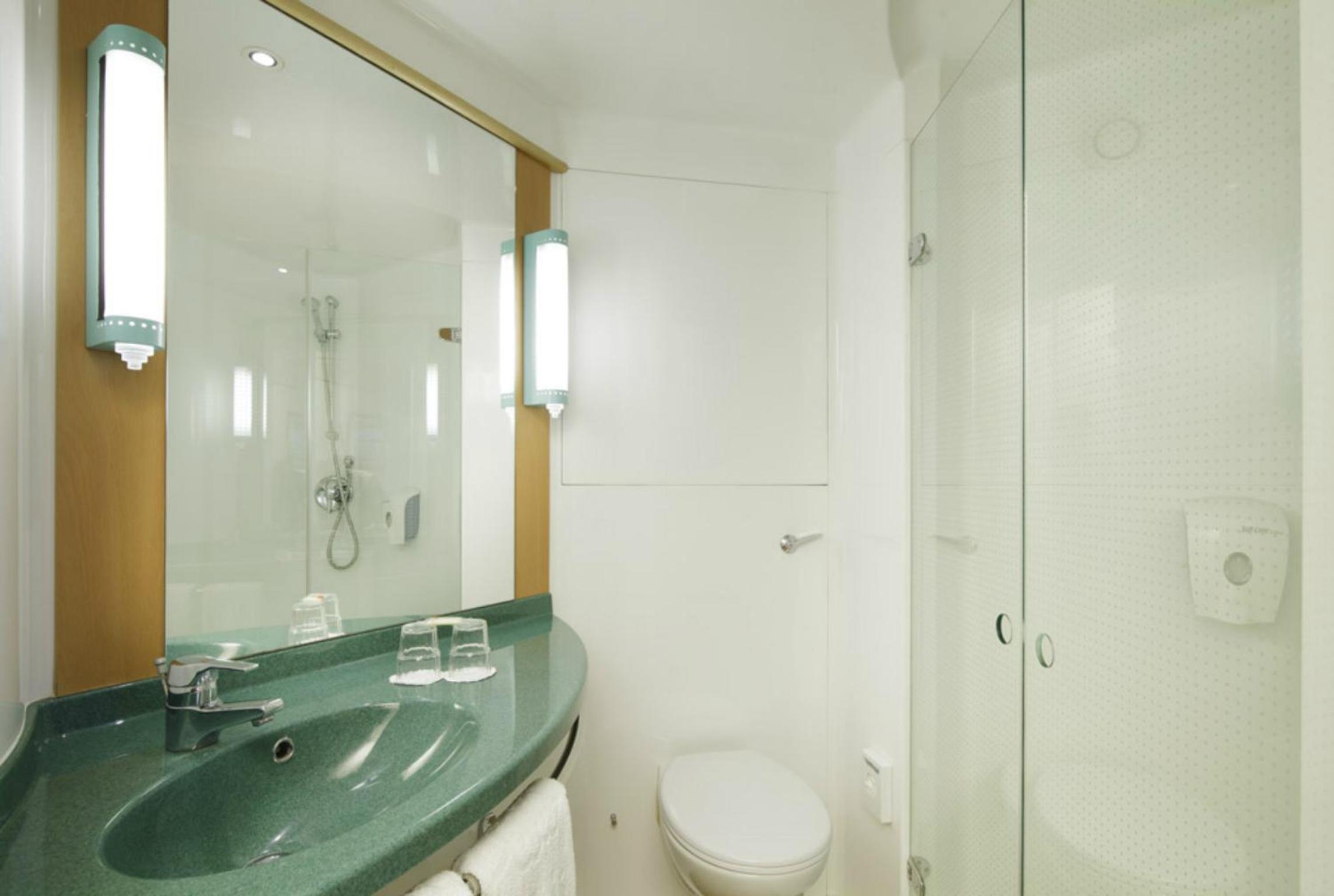 Standard Twin Room - Photo 2