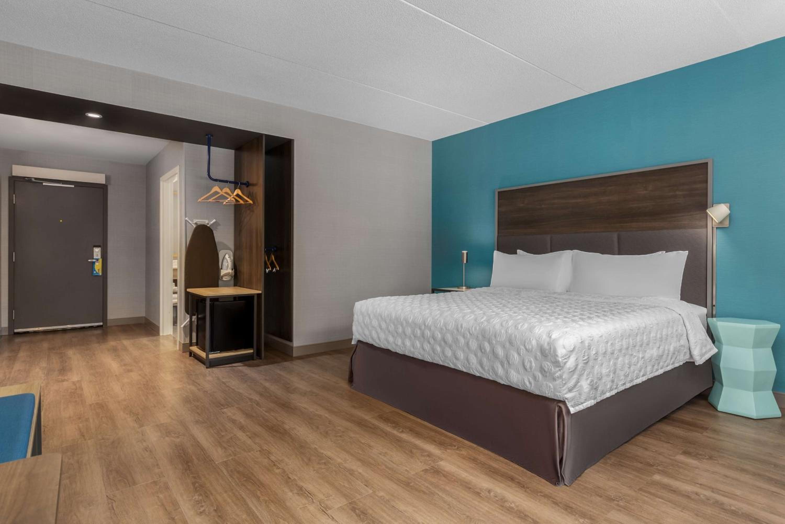King Room With Walk-In Shower photo 1
