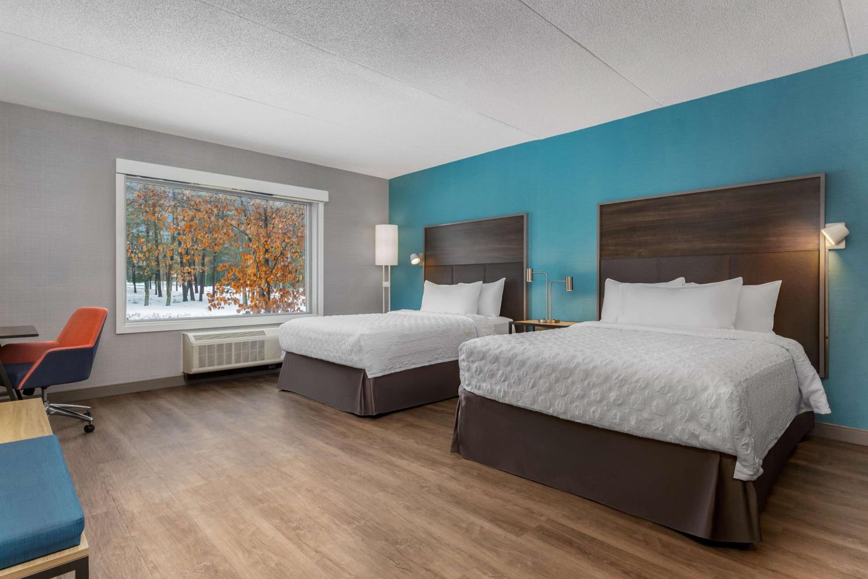 Queen Room With Two Queen Beds - Mobility Access photo 3