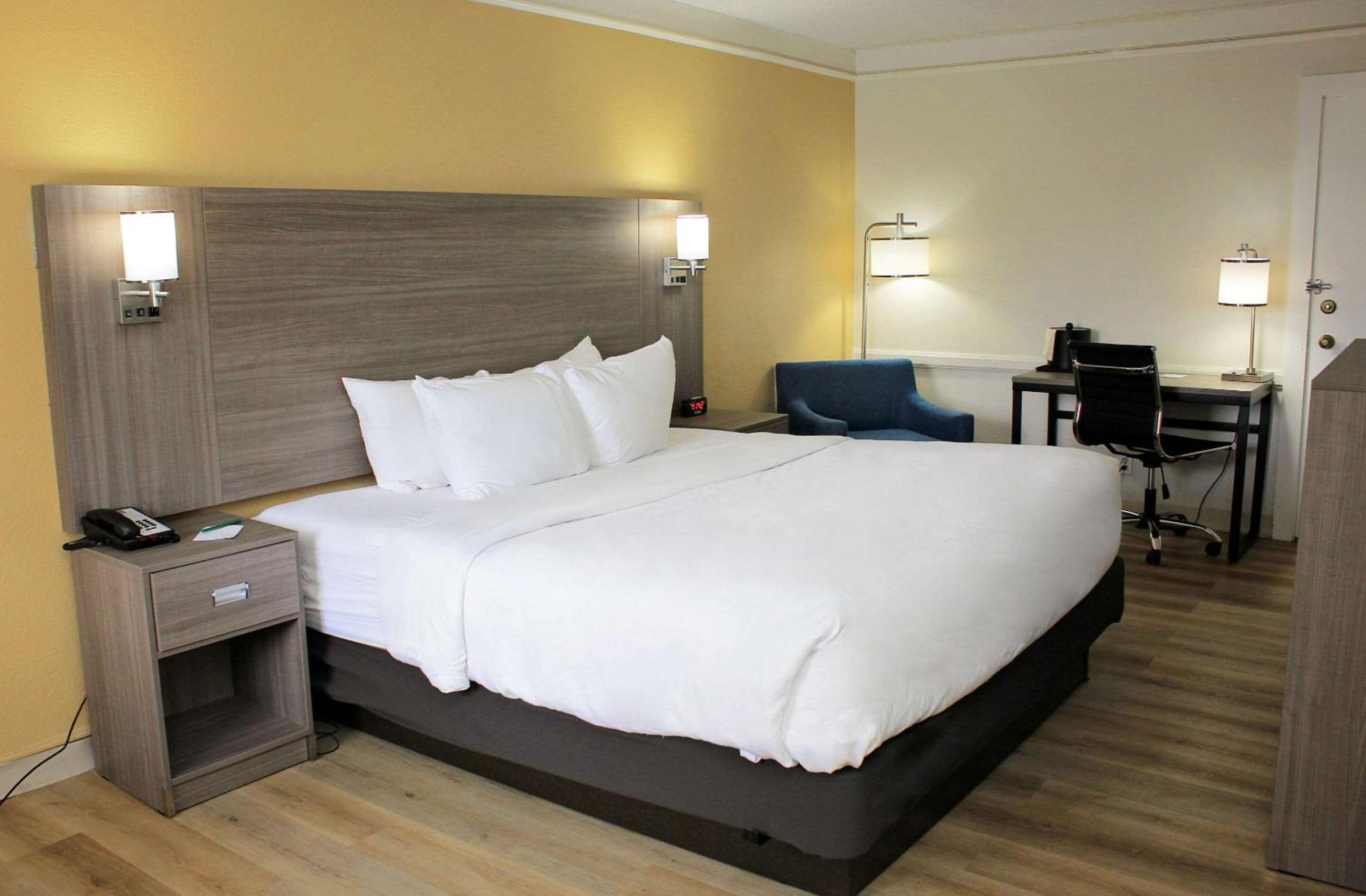 1 King Bed | Mobility Accessible Tub, Nsmk photo 1