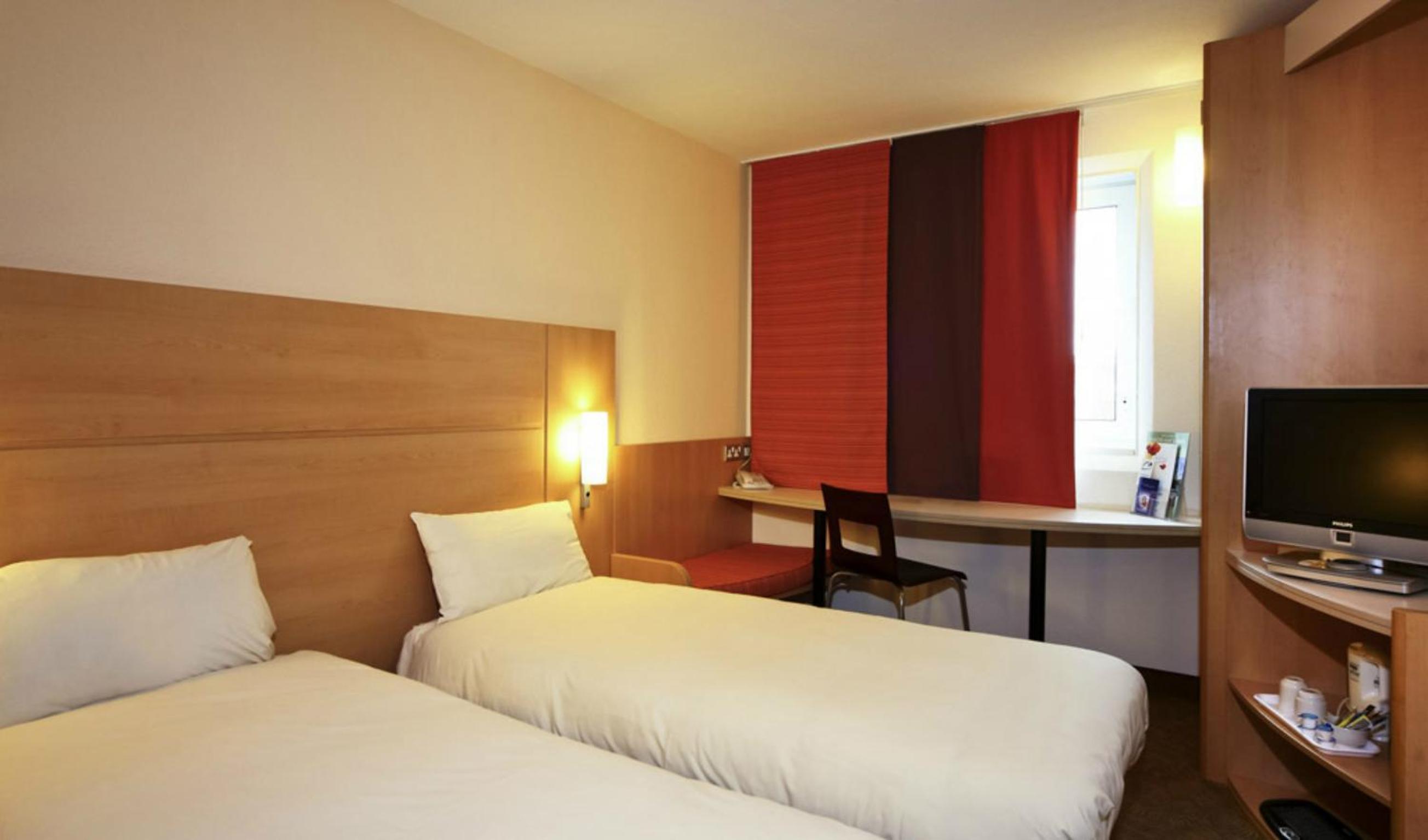 Standard Twin Room - Photo 6