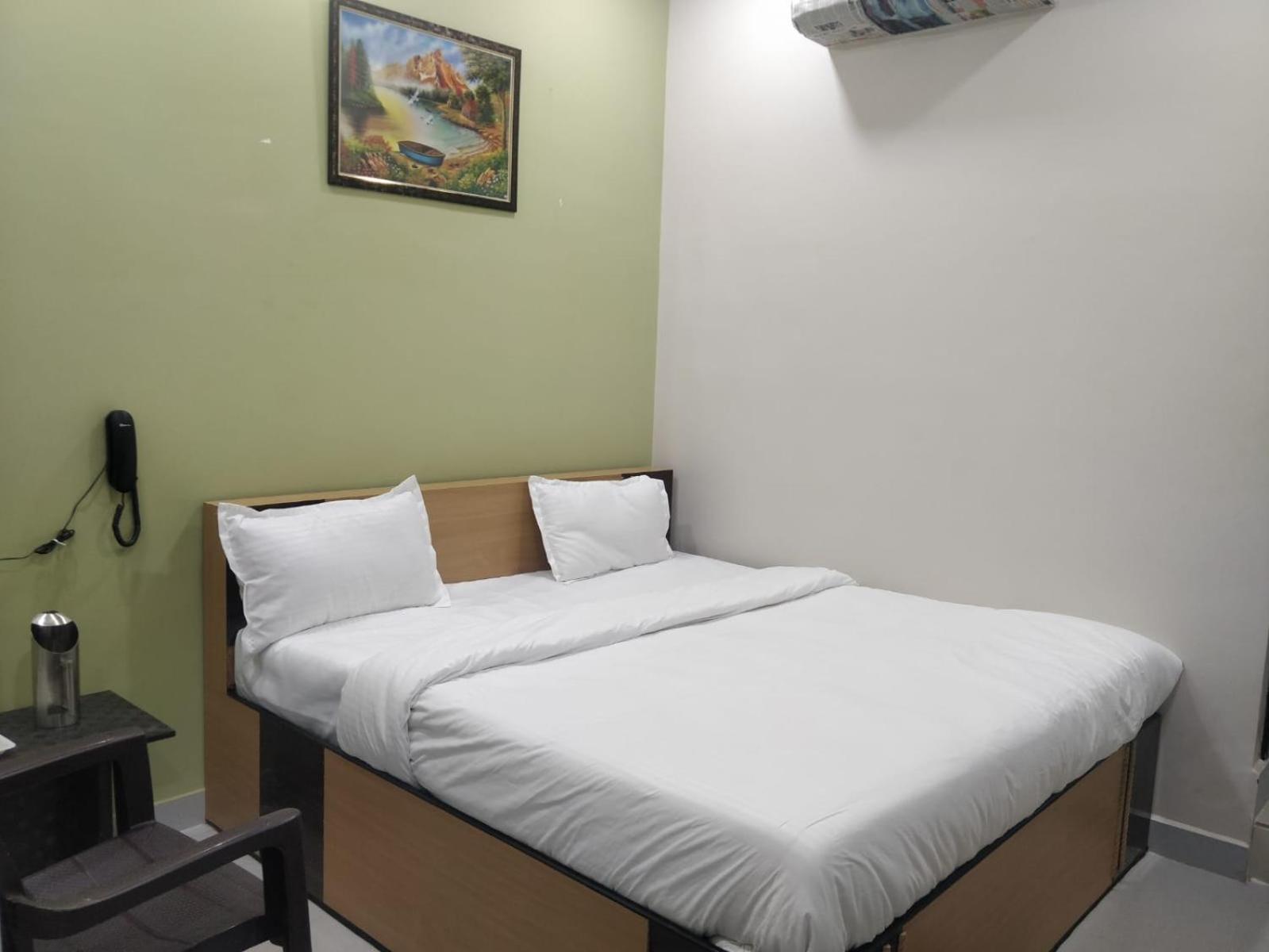Deluxe Room - Photo 6