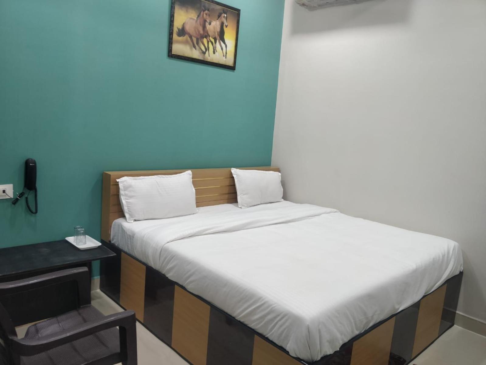 Deluxe Room - Photo 7