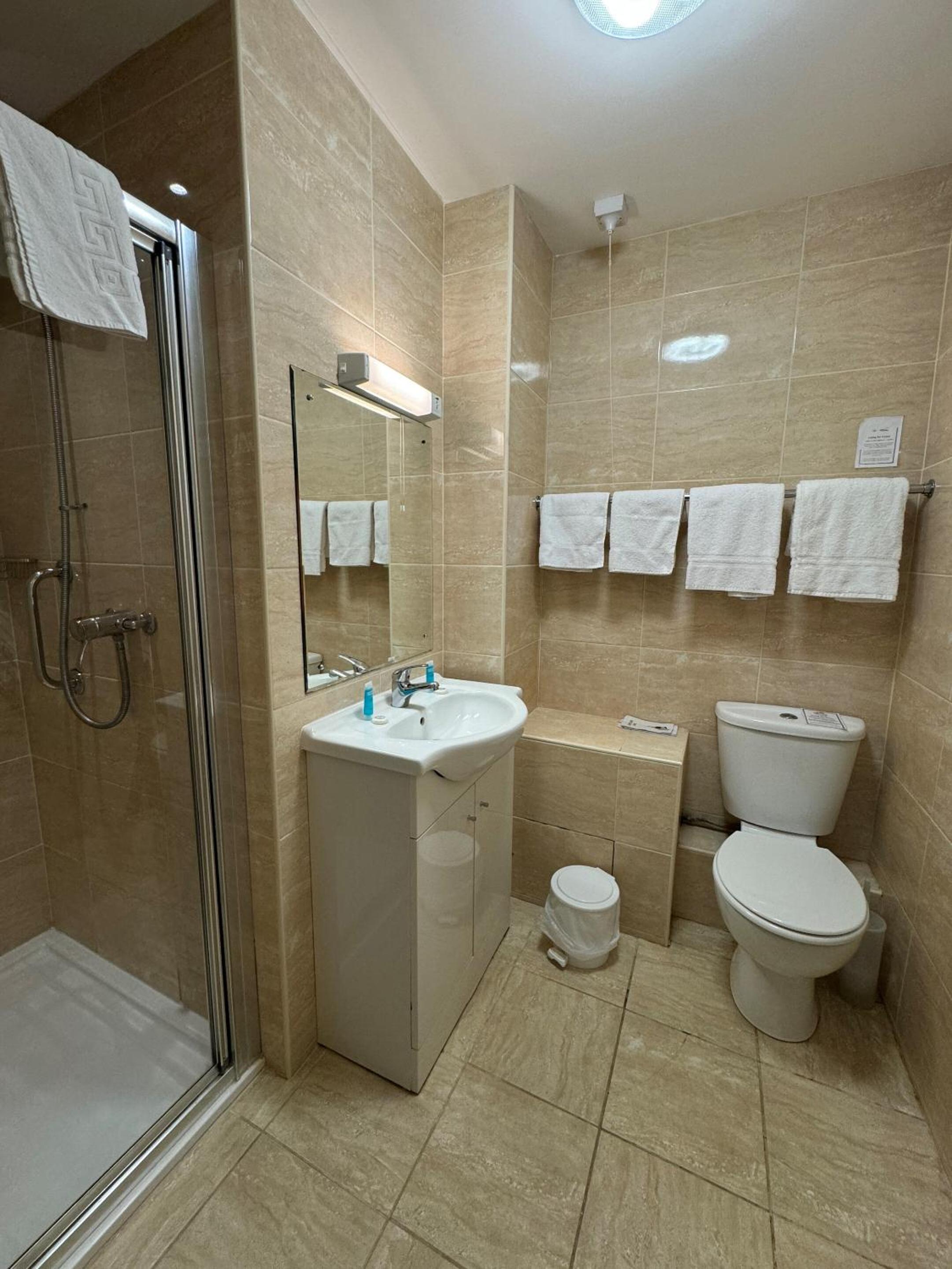 Triple Room with Shower