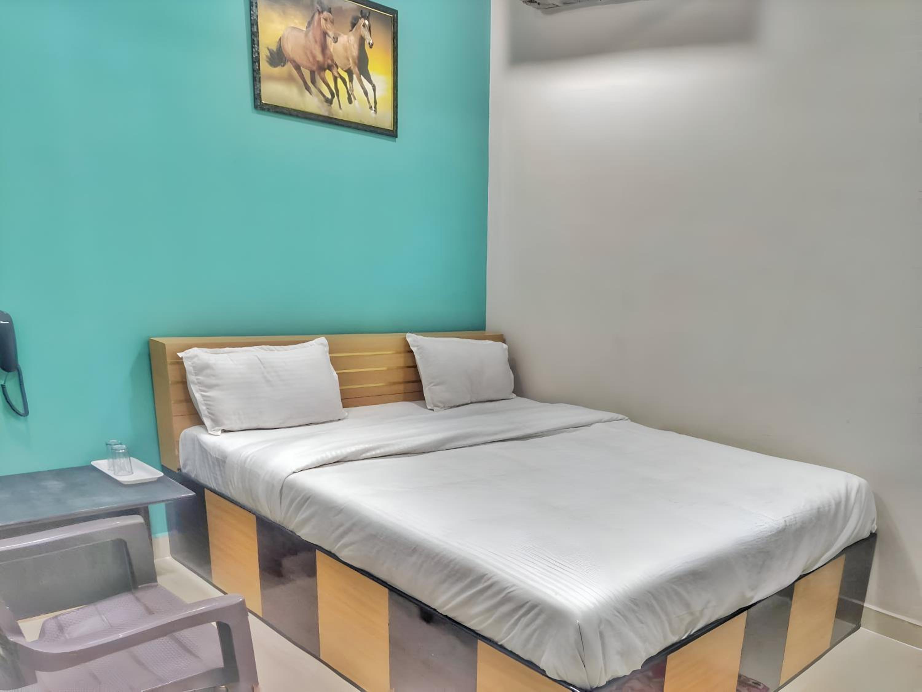 Deluxe Room - Photo 2