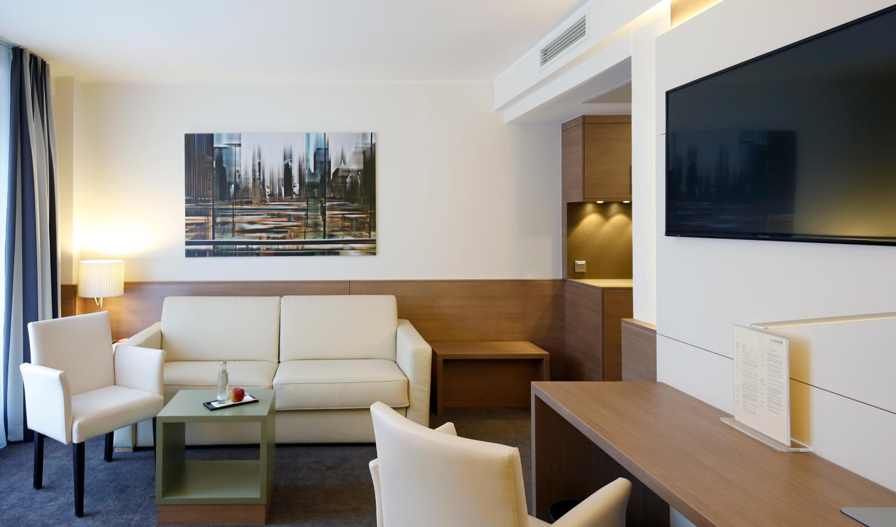 Junior Suite with Sofa Bed - Photo 10