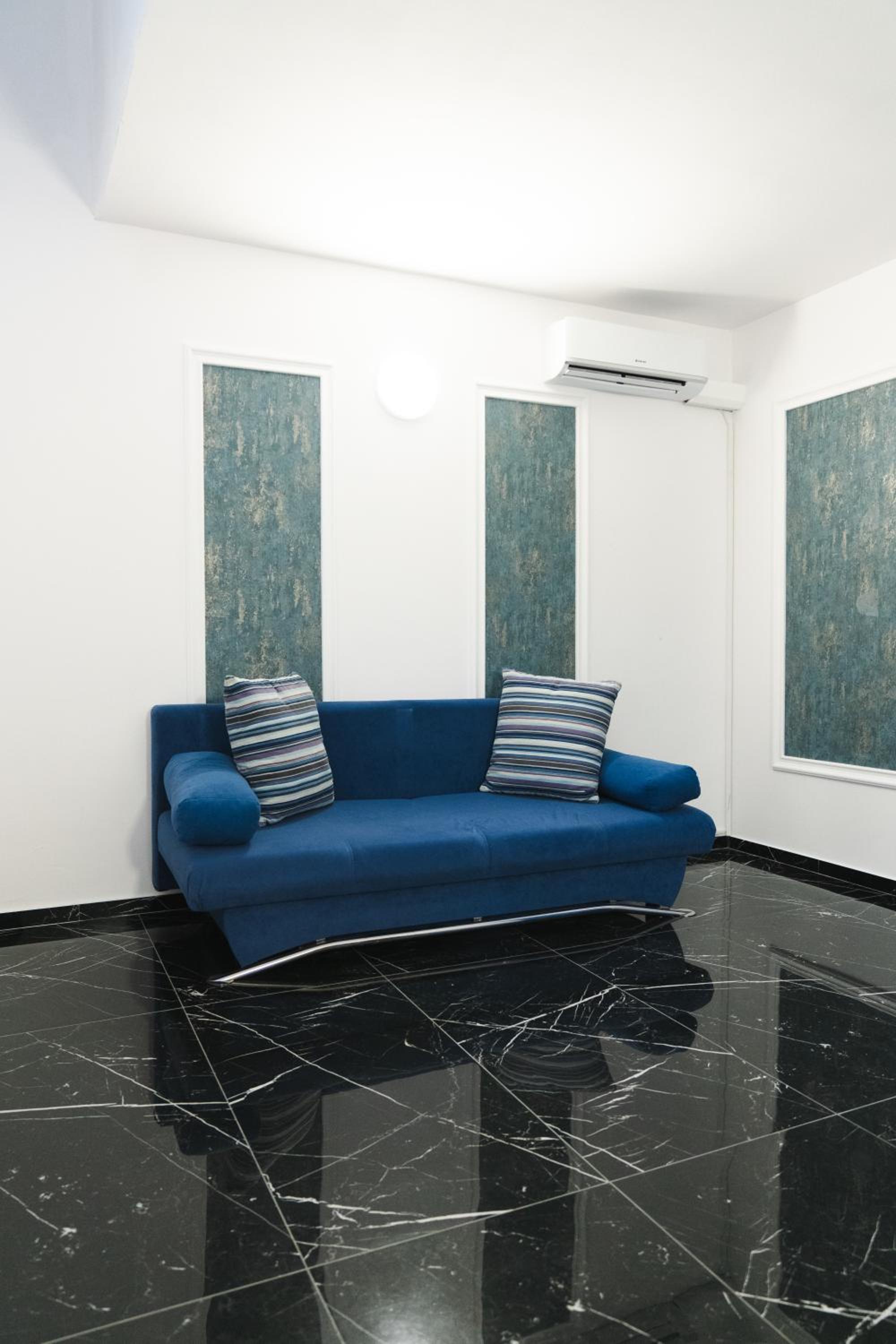 One-Bedroom Deluxe Apartment