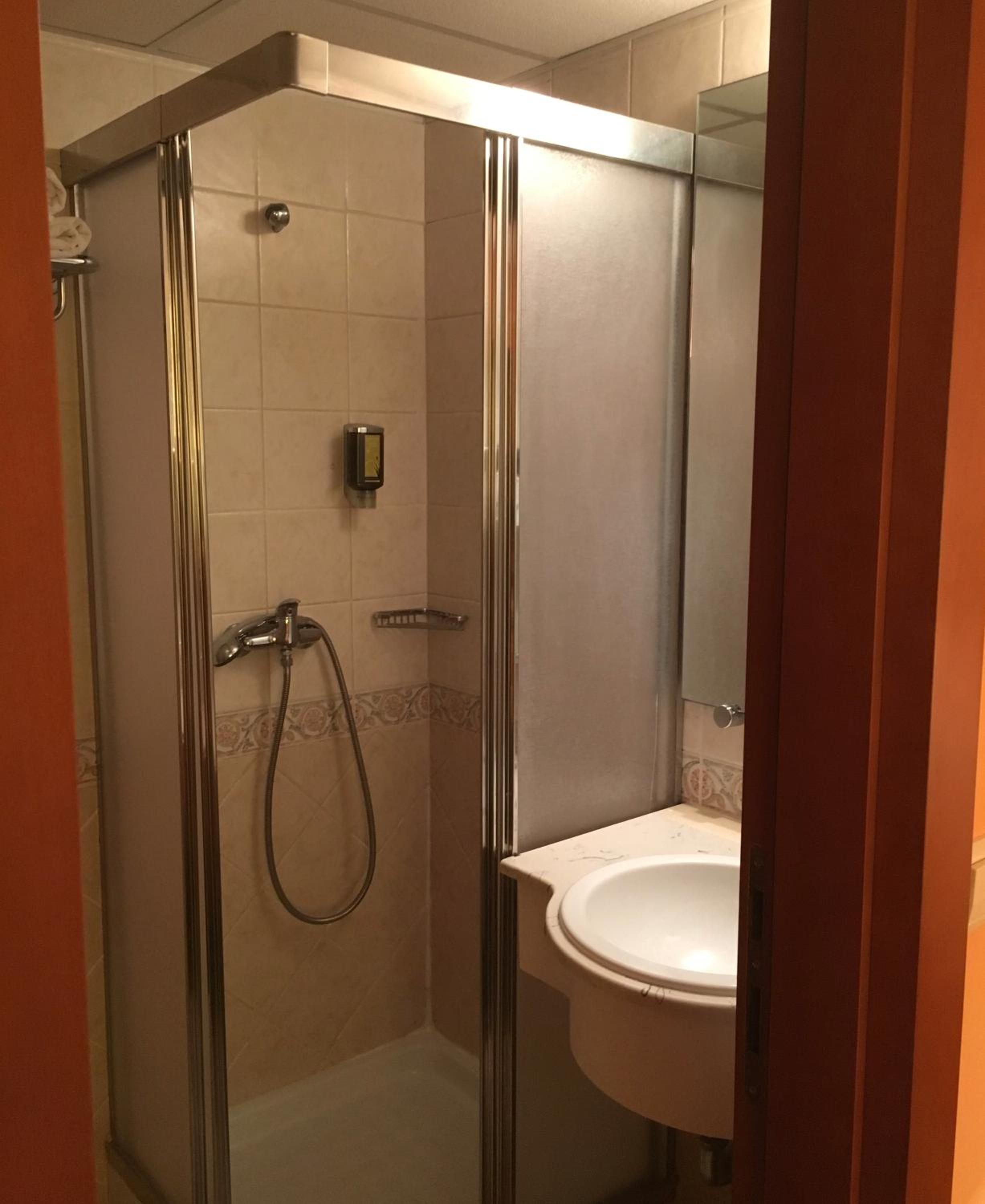 Double Room - Photo 5