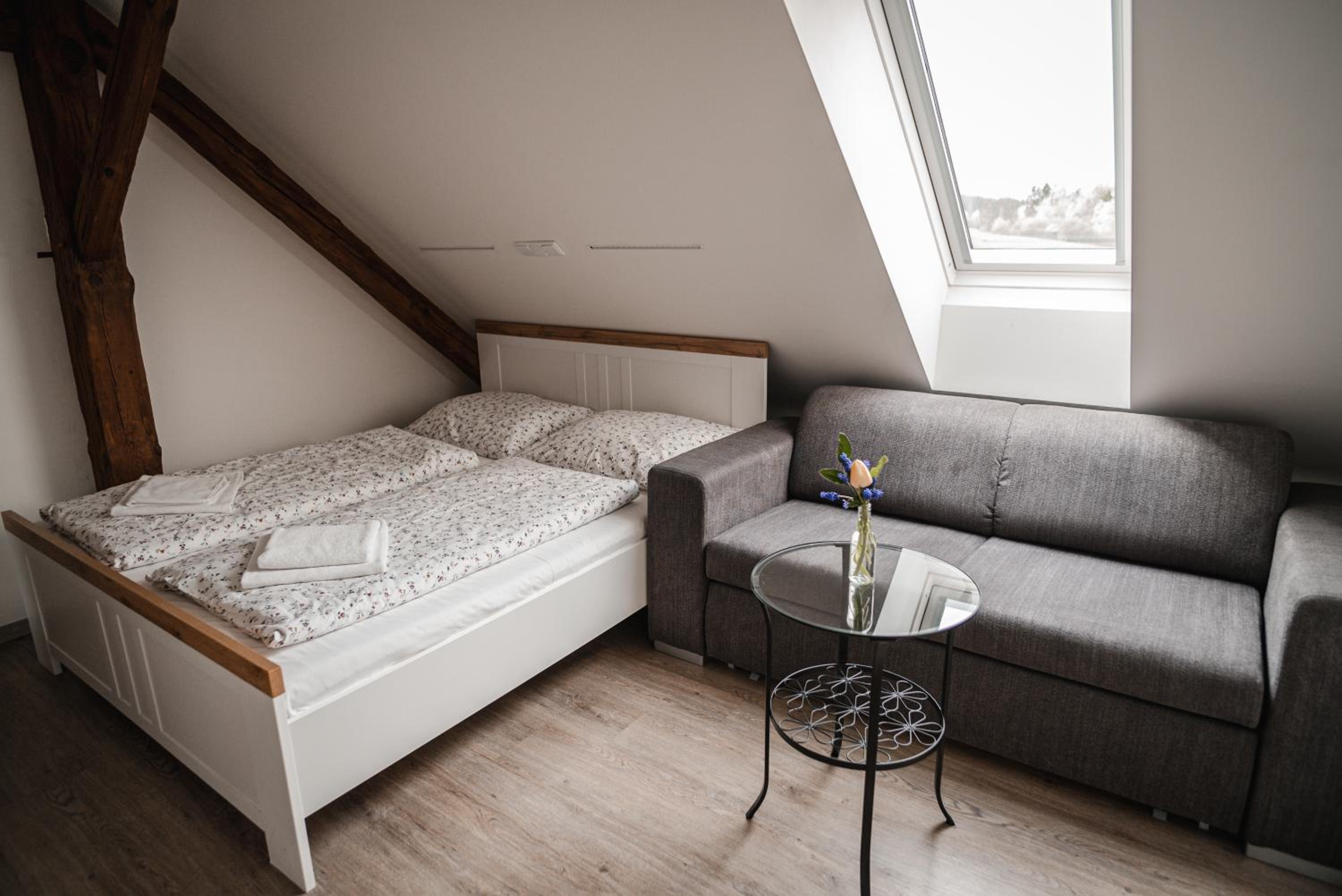 Double or Twin Room with Shared Bathroom photo 2