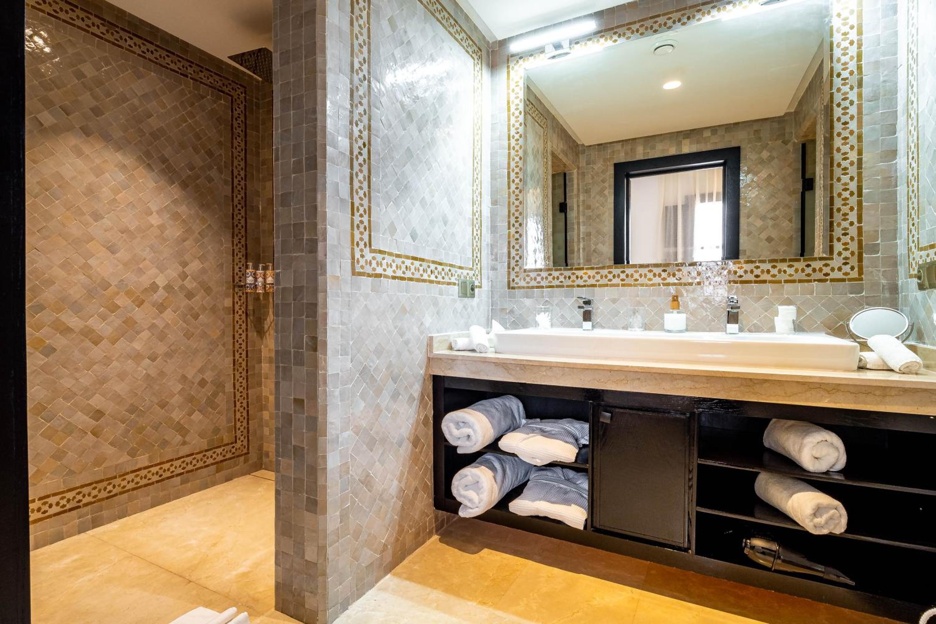 Deluxe Suite photo 3