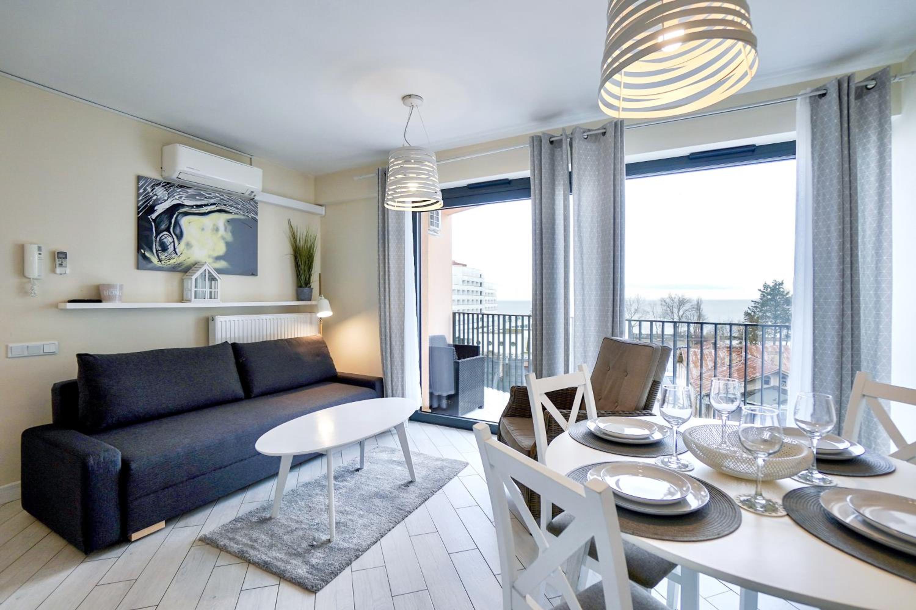 One-Bedroom Apartment with Balcony and Sea View photo 2