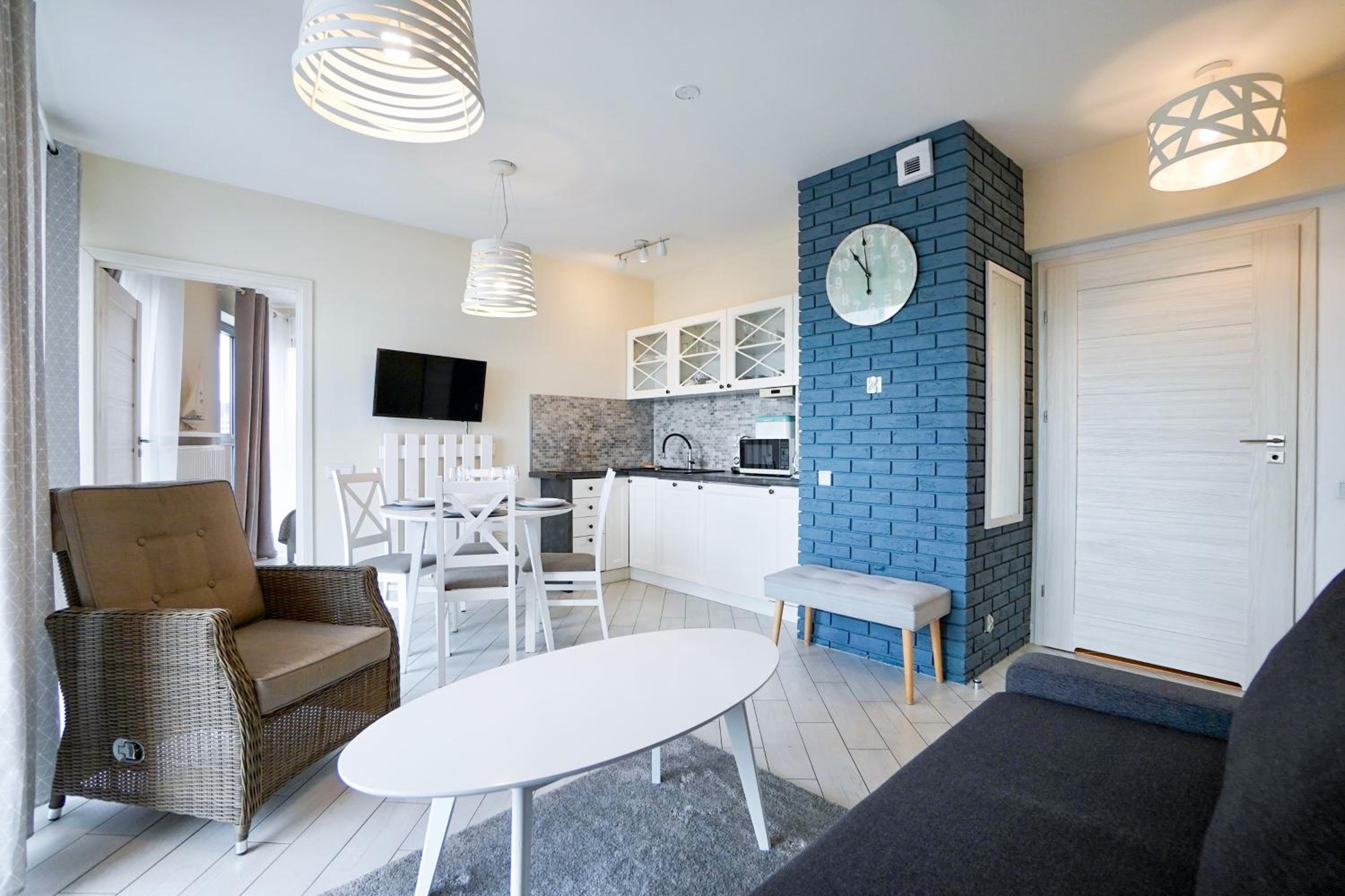 One-Bedroom Apartment with Balcony and Sea View photo 3