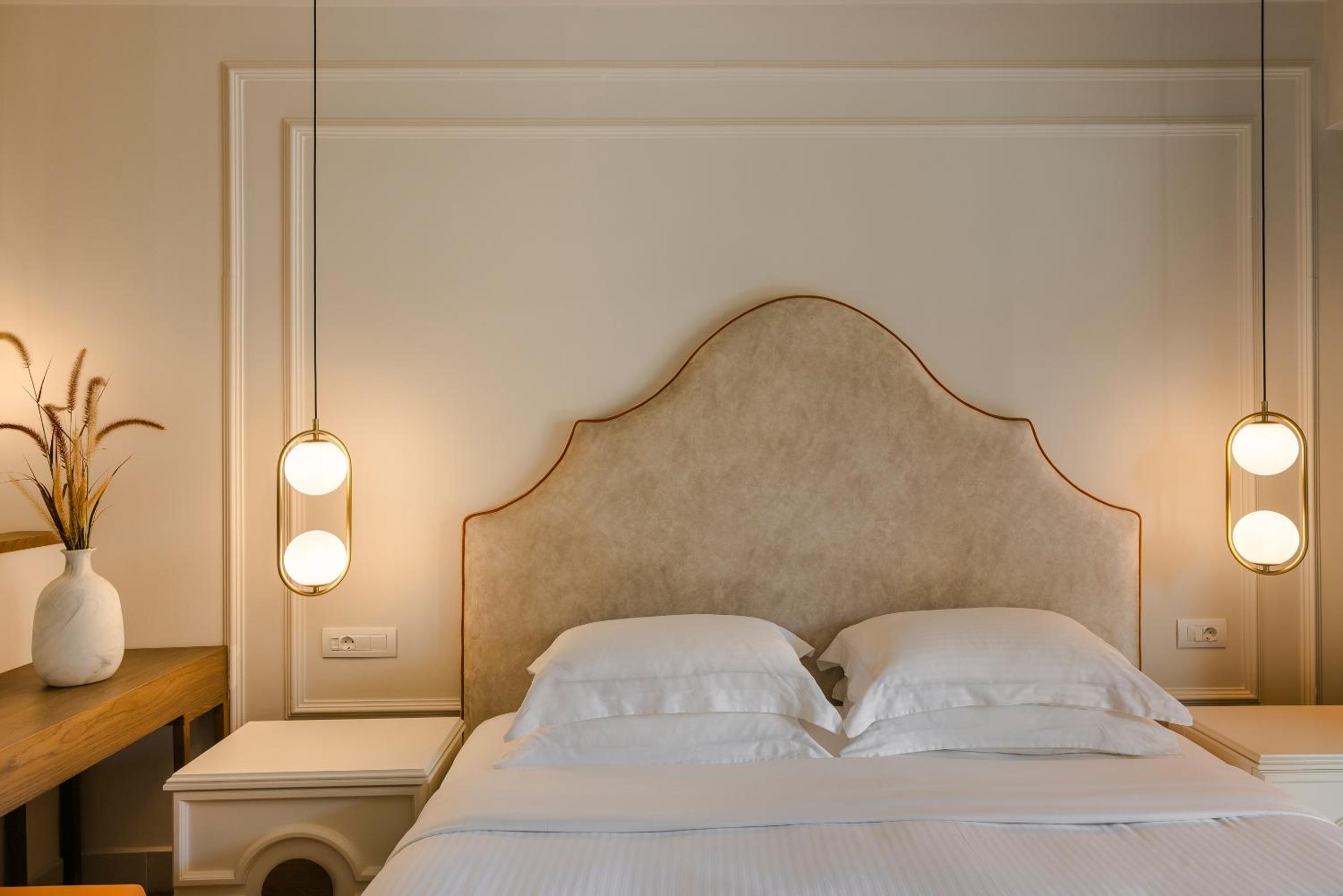 Deluxe Double Room with Side Sea View photo 3