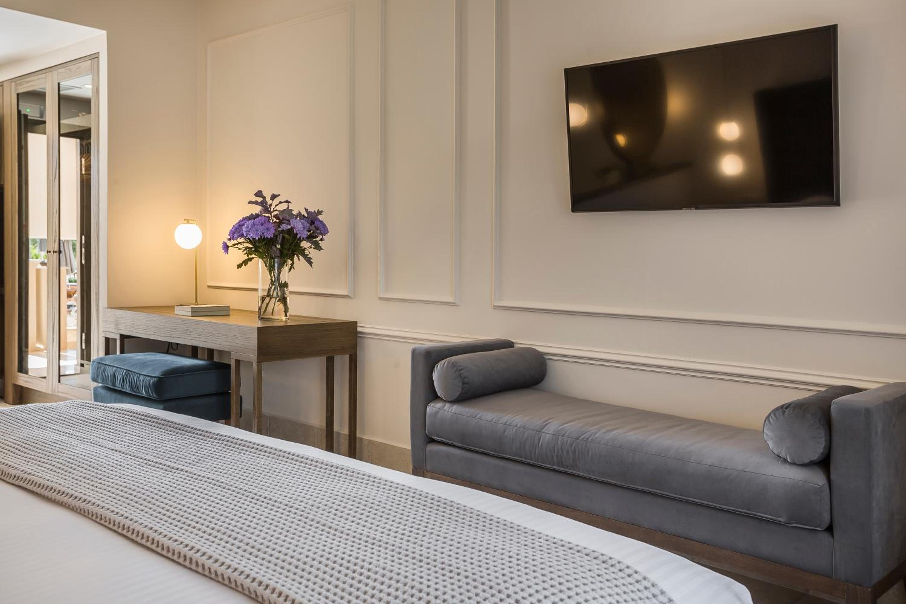 Deluxe Double Room with Side Sea View photo 1