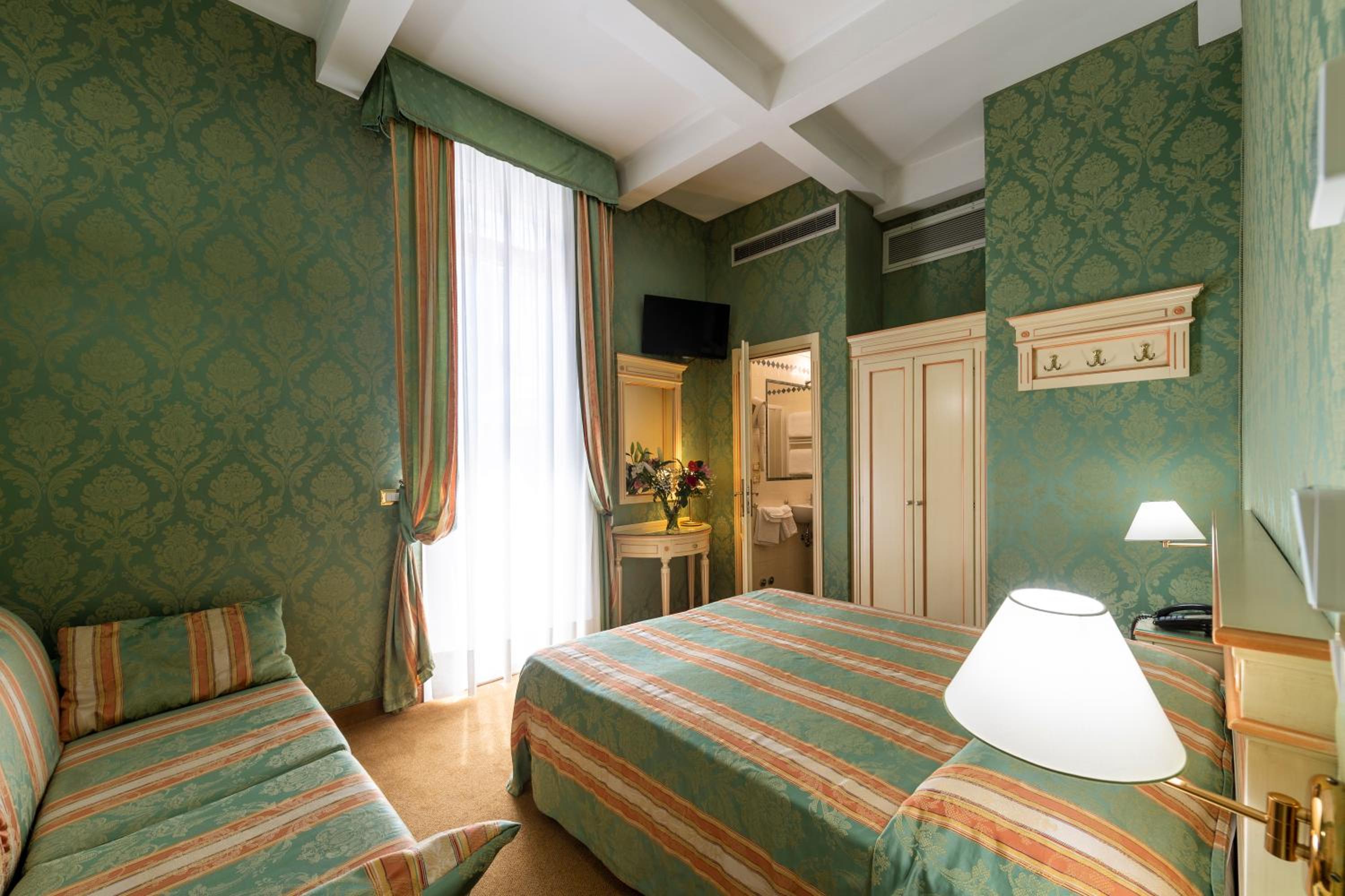 Superior Double or Twin Room with Terrace photo 3