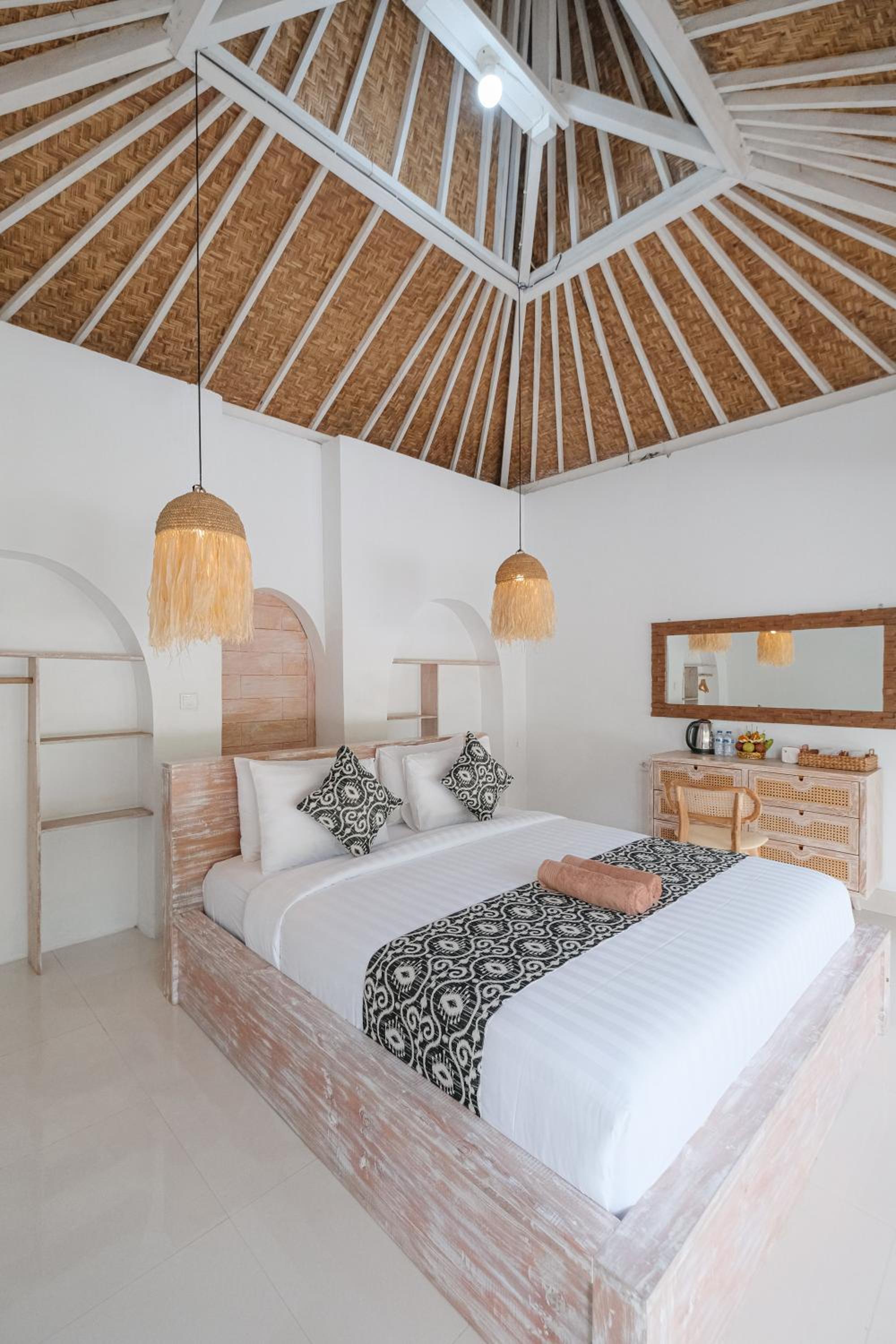 Deluxe King Room - Photo 15