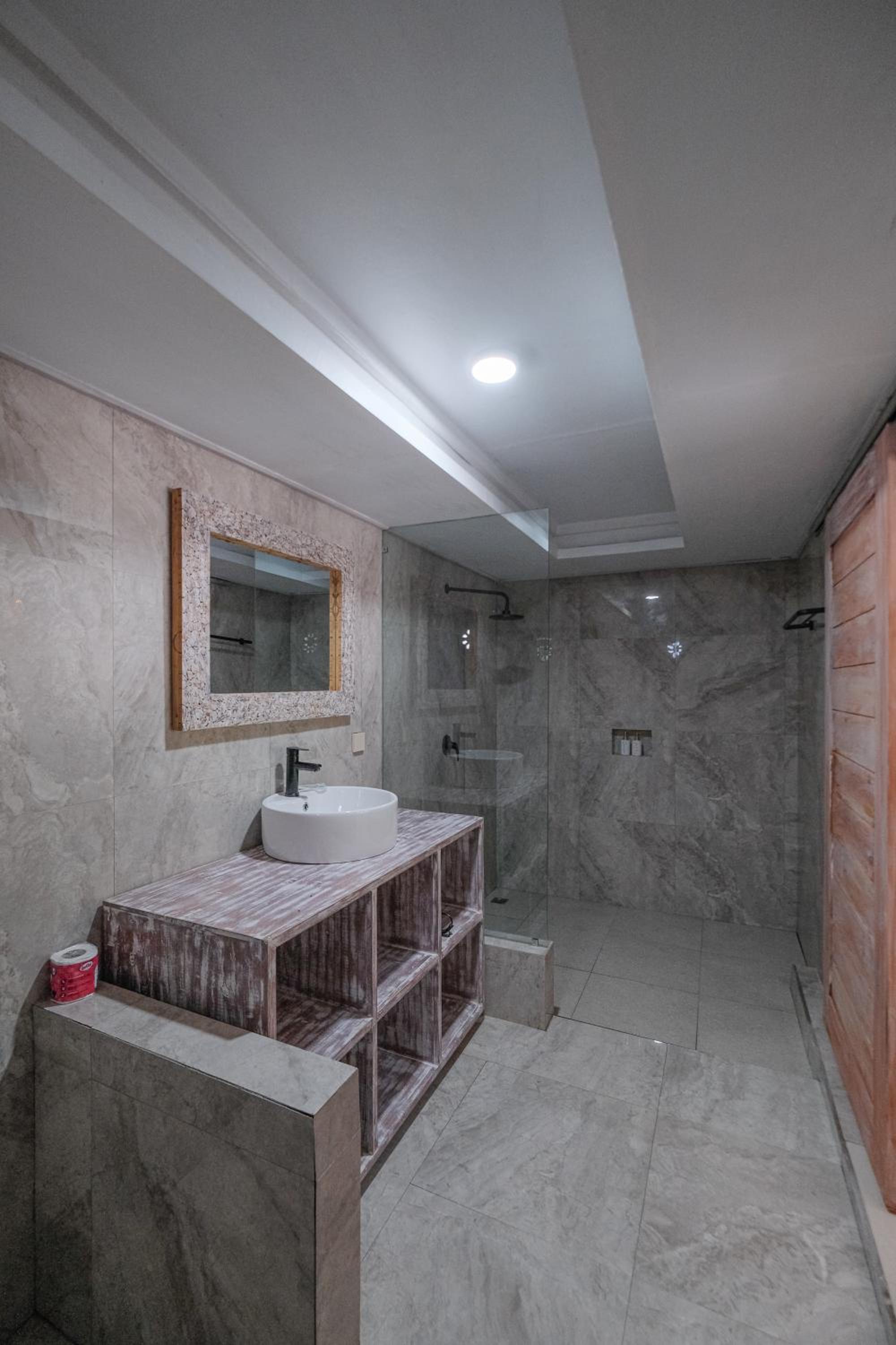 Deluxe King Room - Photo 16