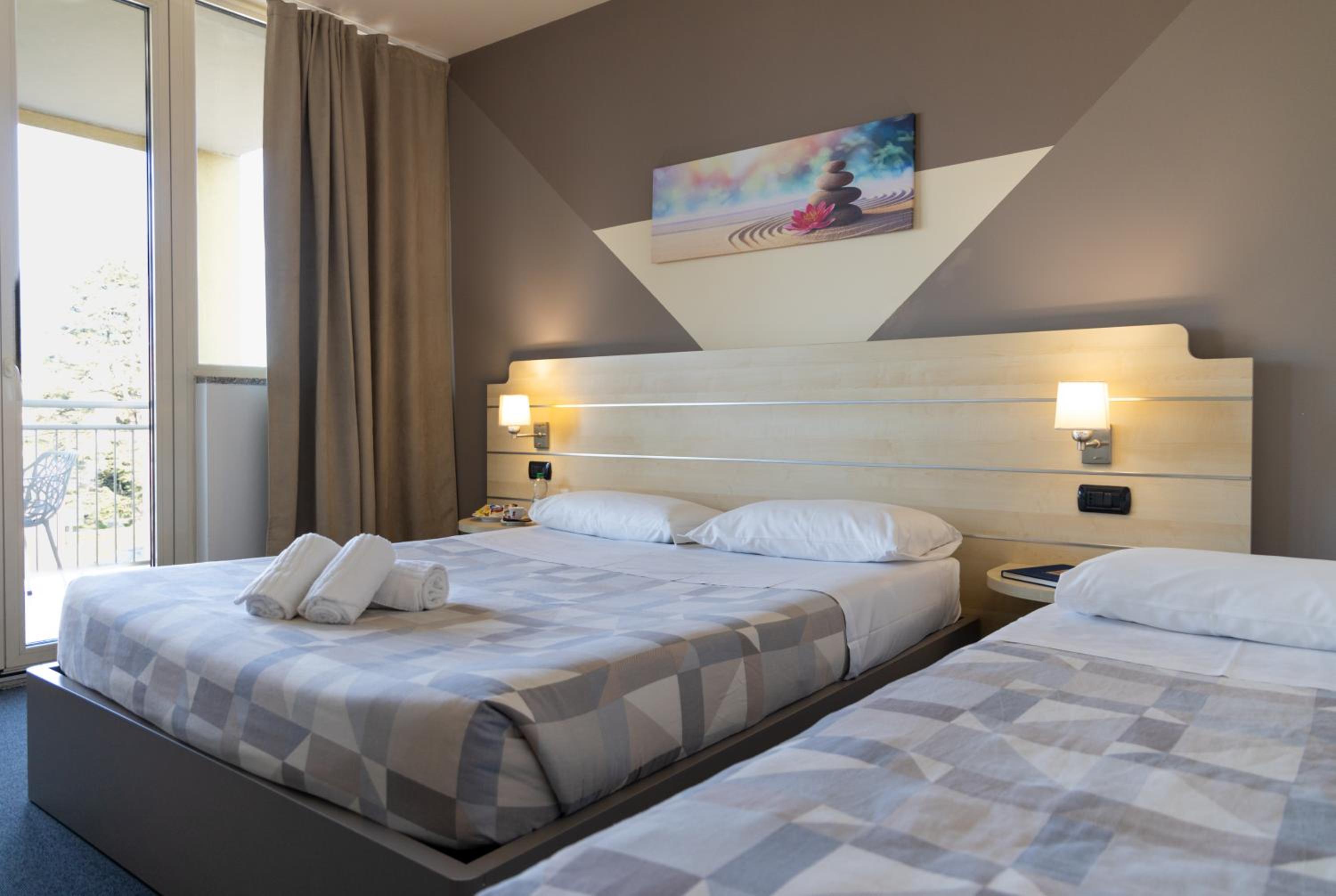 Classic Triple Room with Balcony photo 2