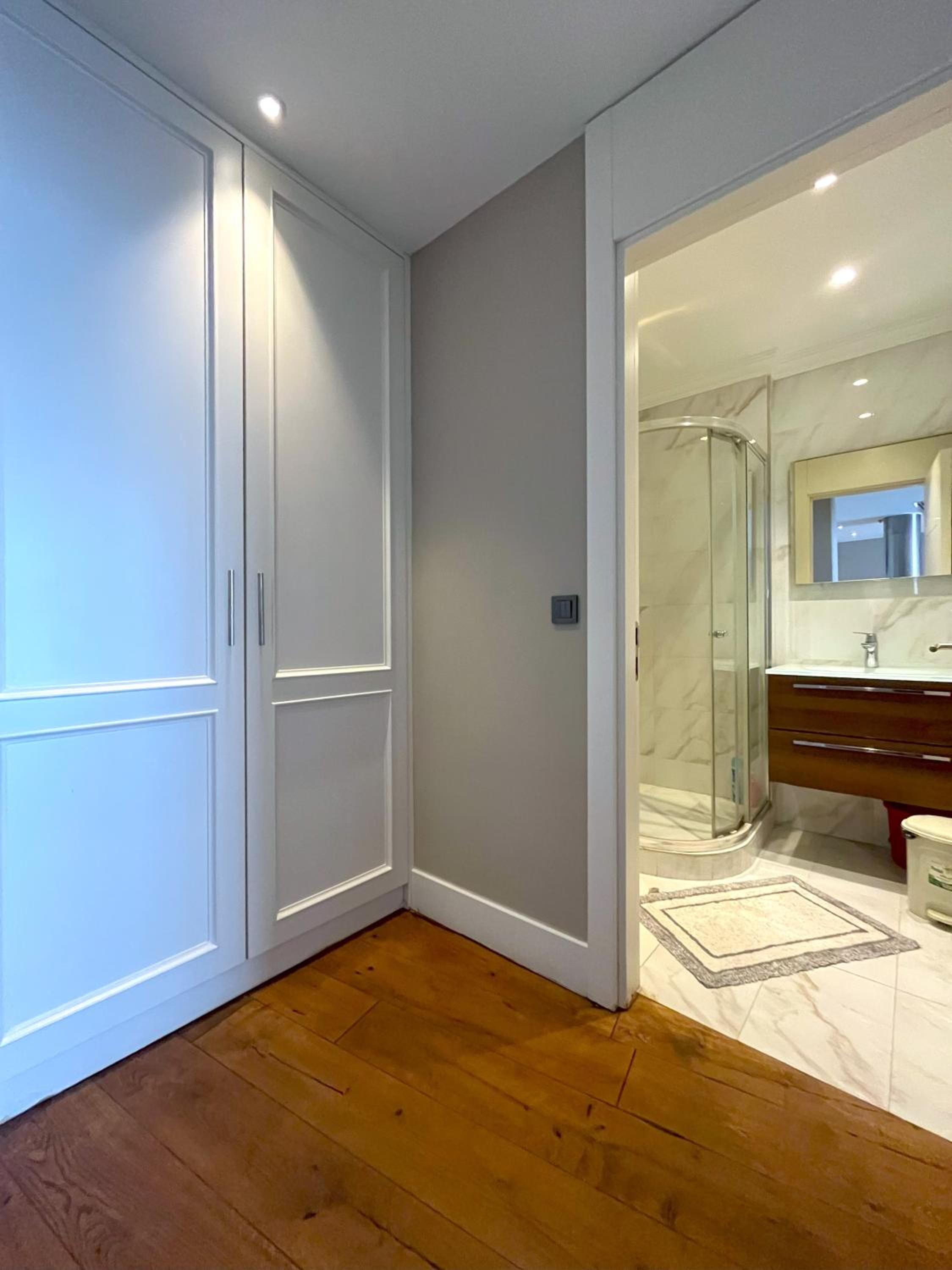One-Bedroom Apartment with Sea View photo 1