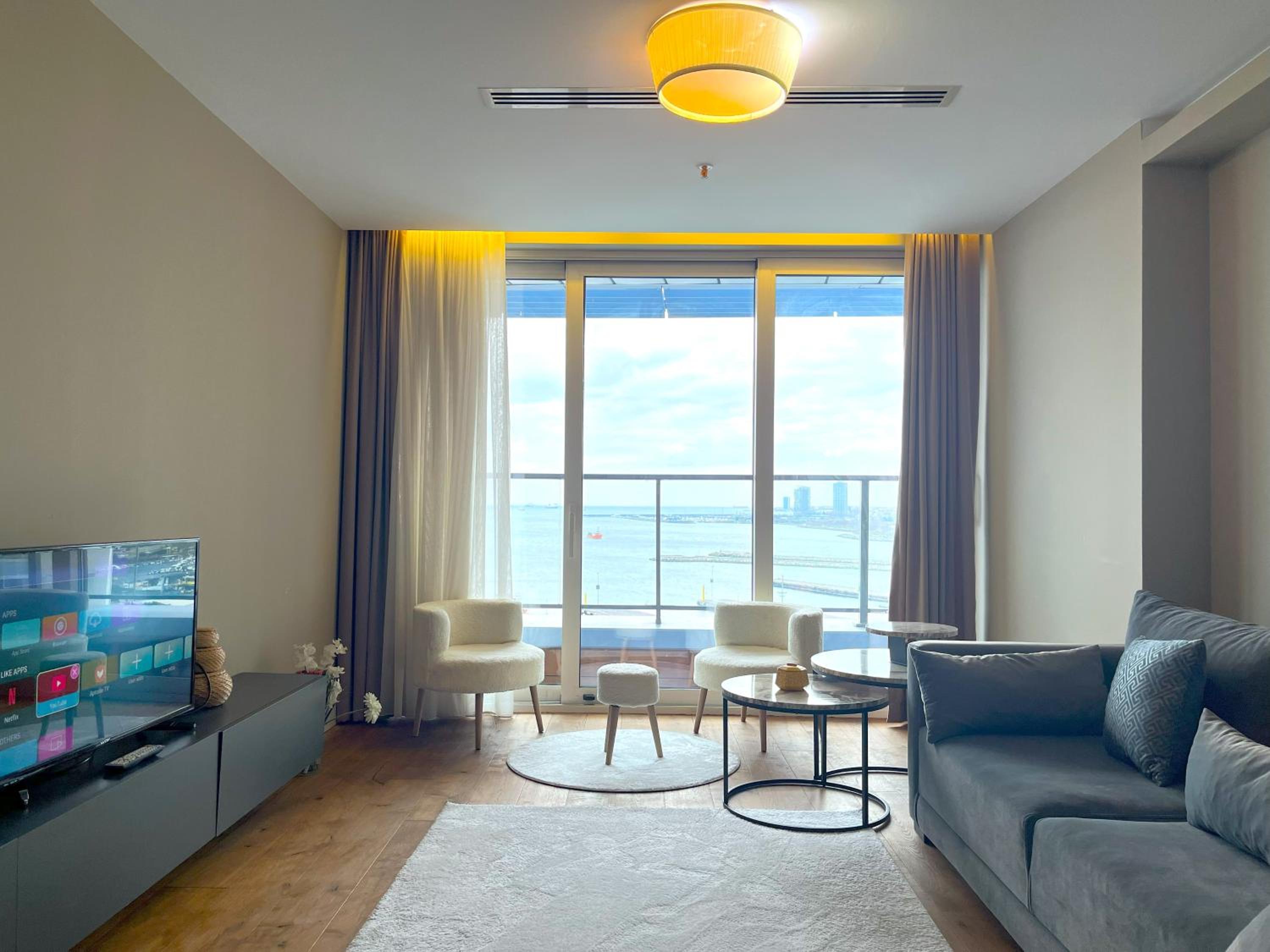 One-Bedroom Apartment with Sea View photo 3