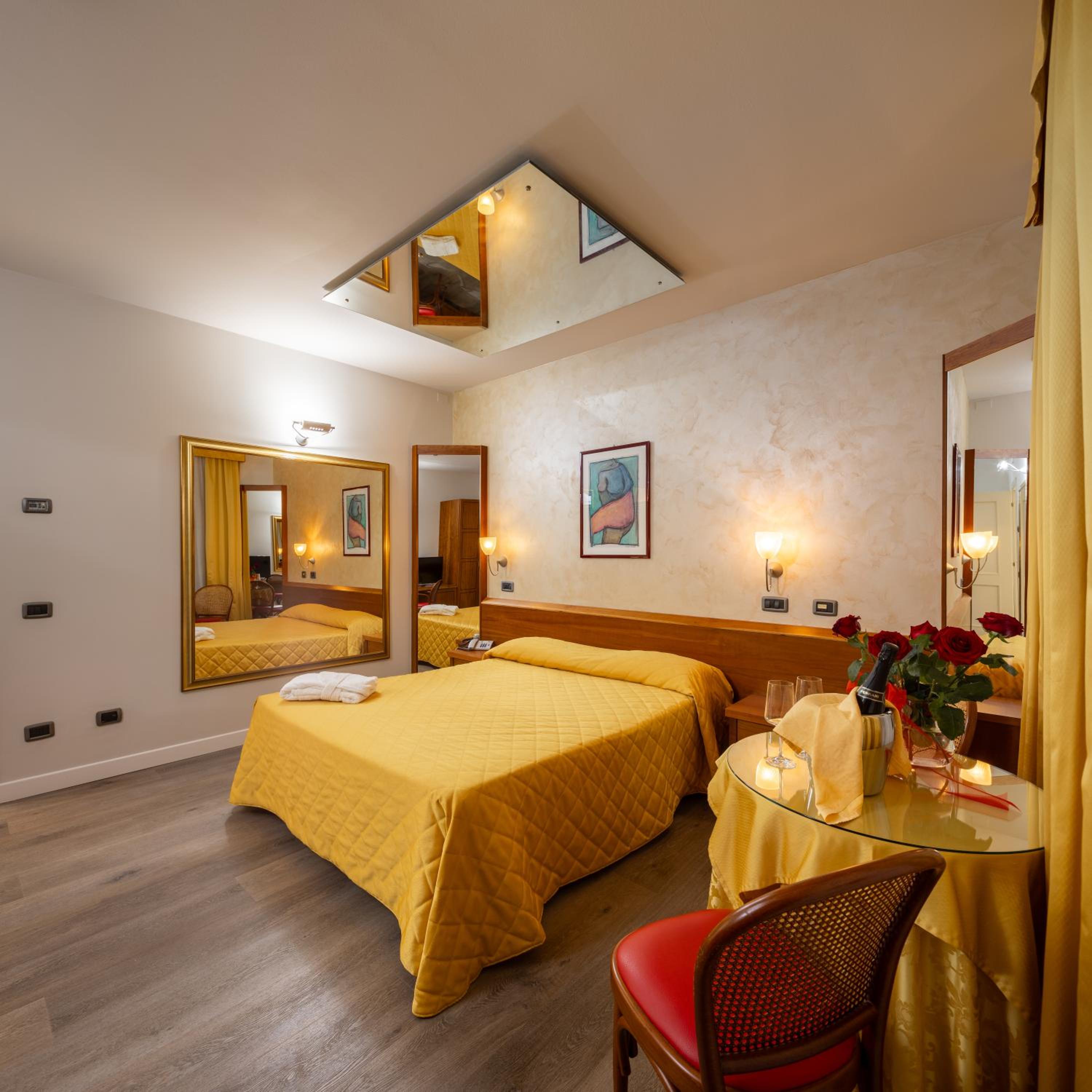 Double Room with Spa Bath photo 3