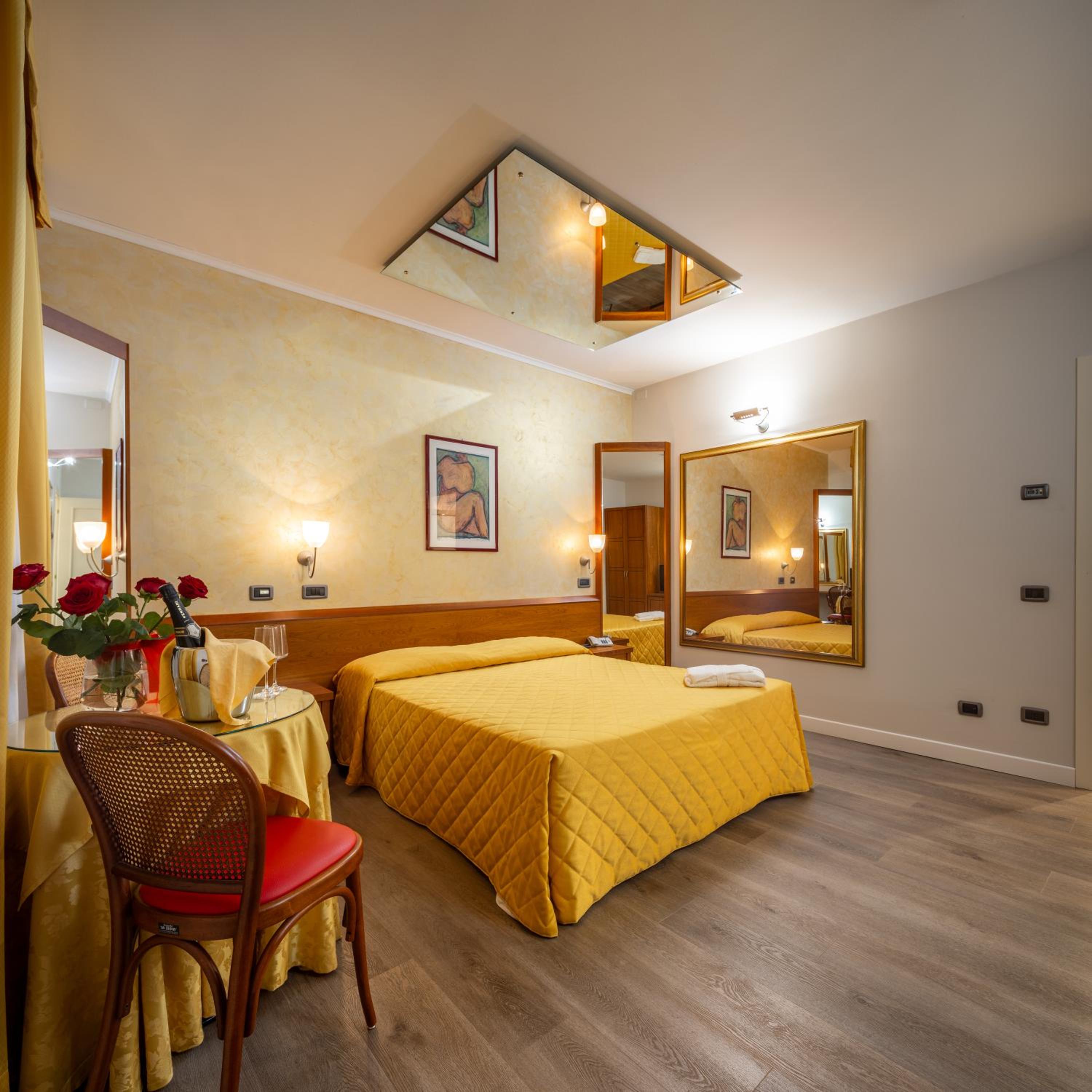 Double Room with Spa Bath photo 1