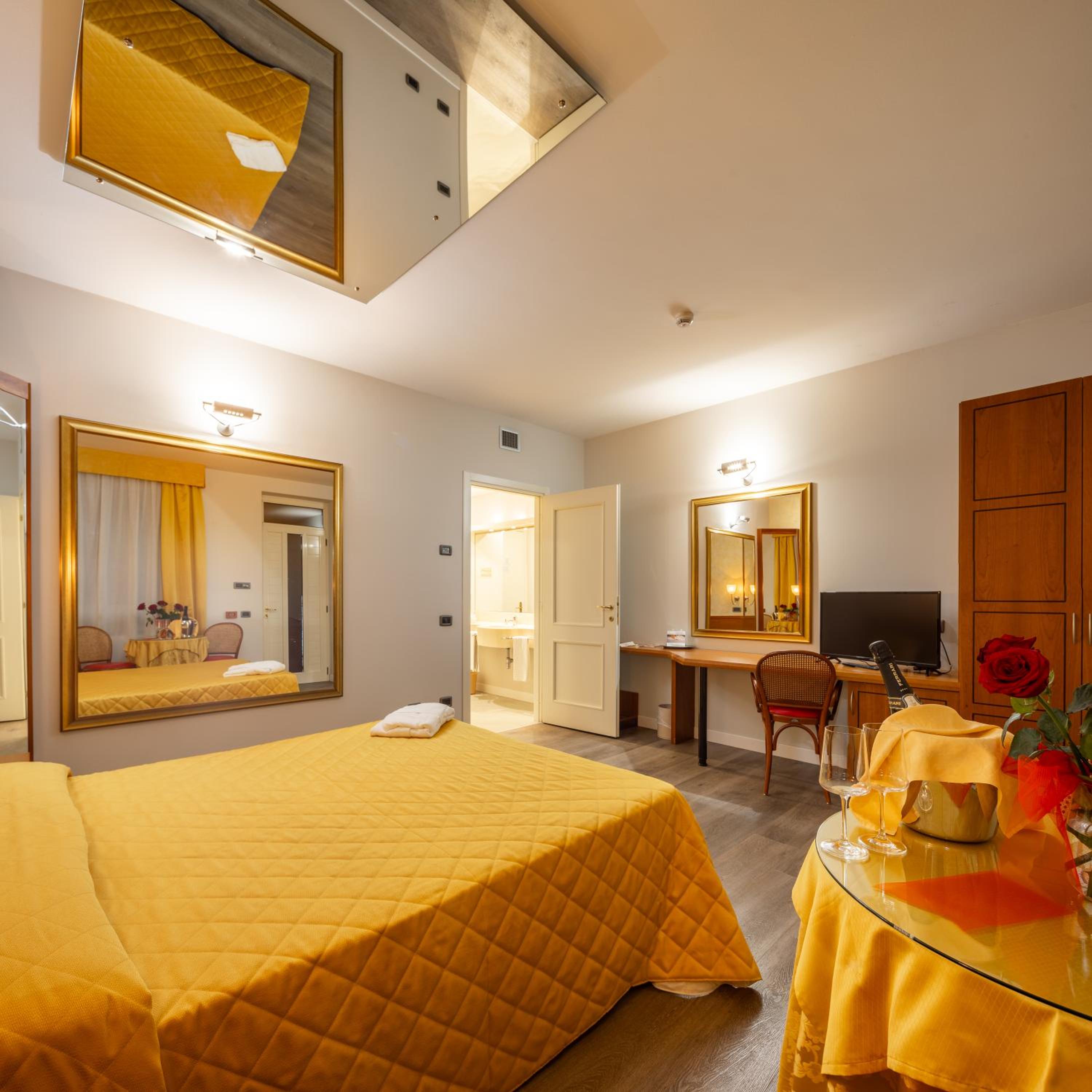 Double Room with Spa Bath photo 2