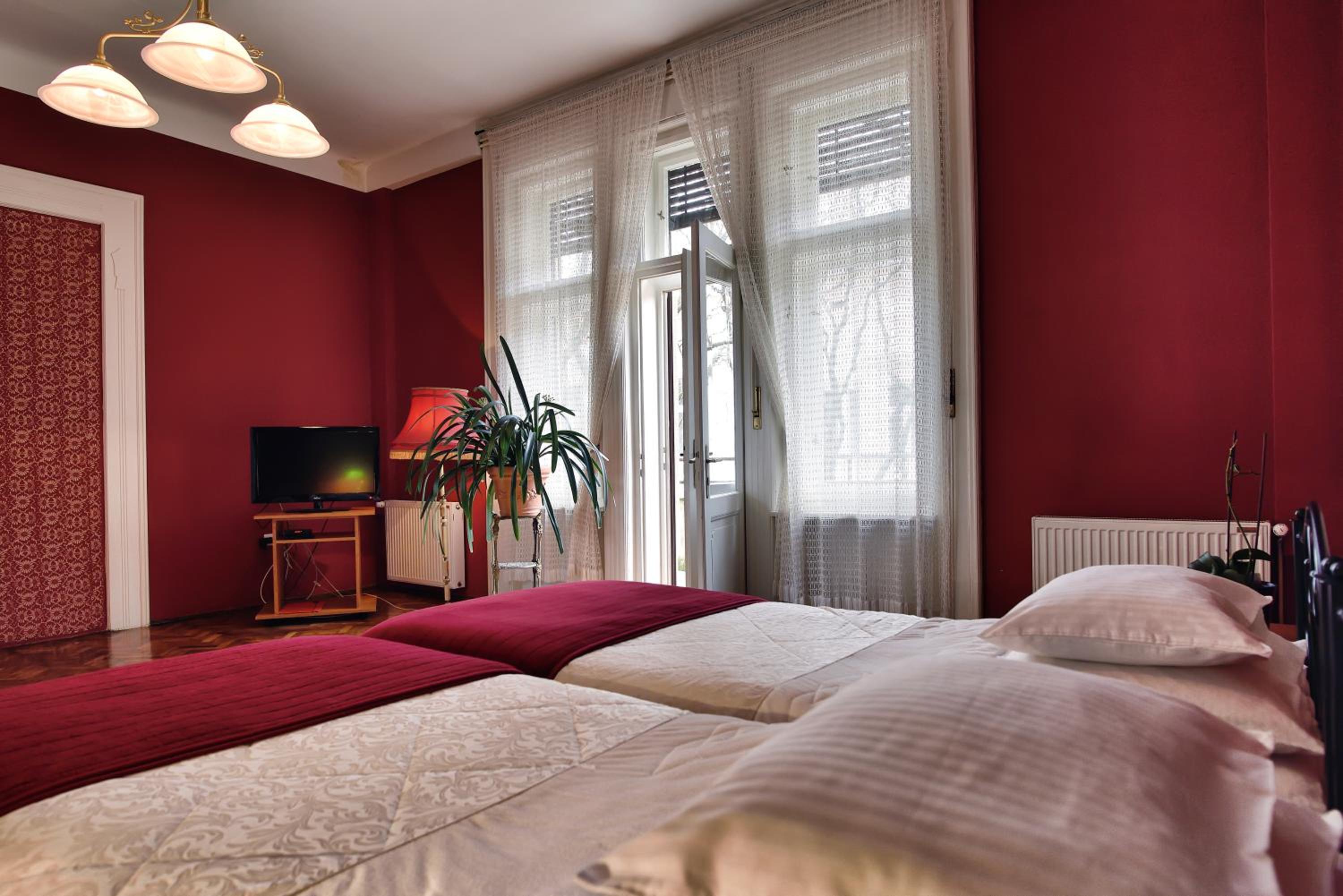 Deluxe Double or Twin Room photo 2