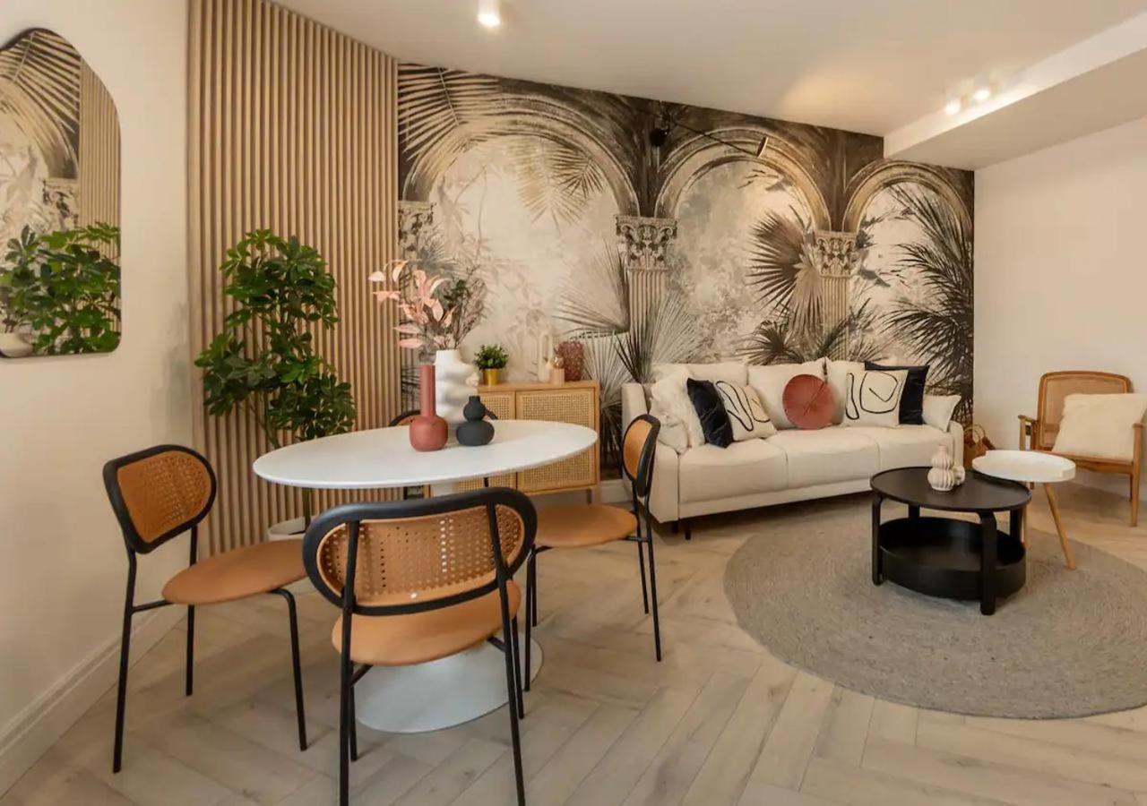 Penthouse Apartment with River View Terrace & Parliament Palace View