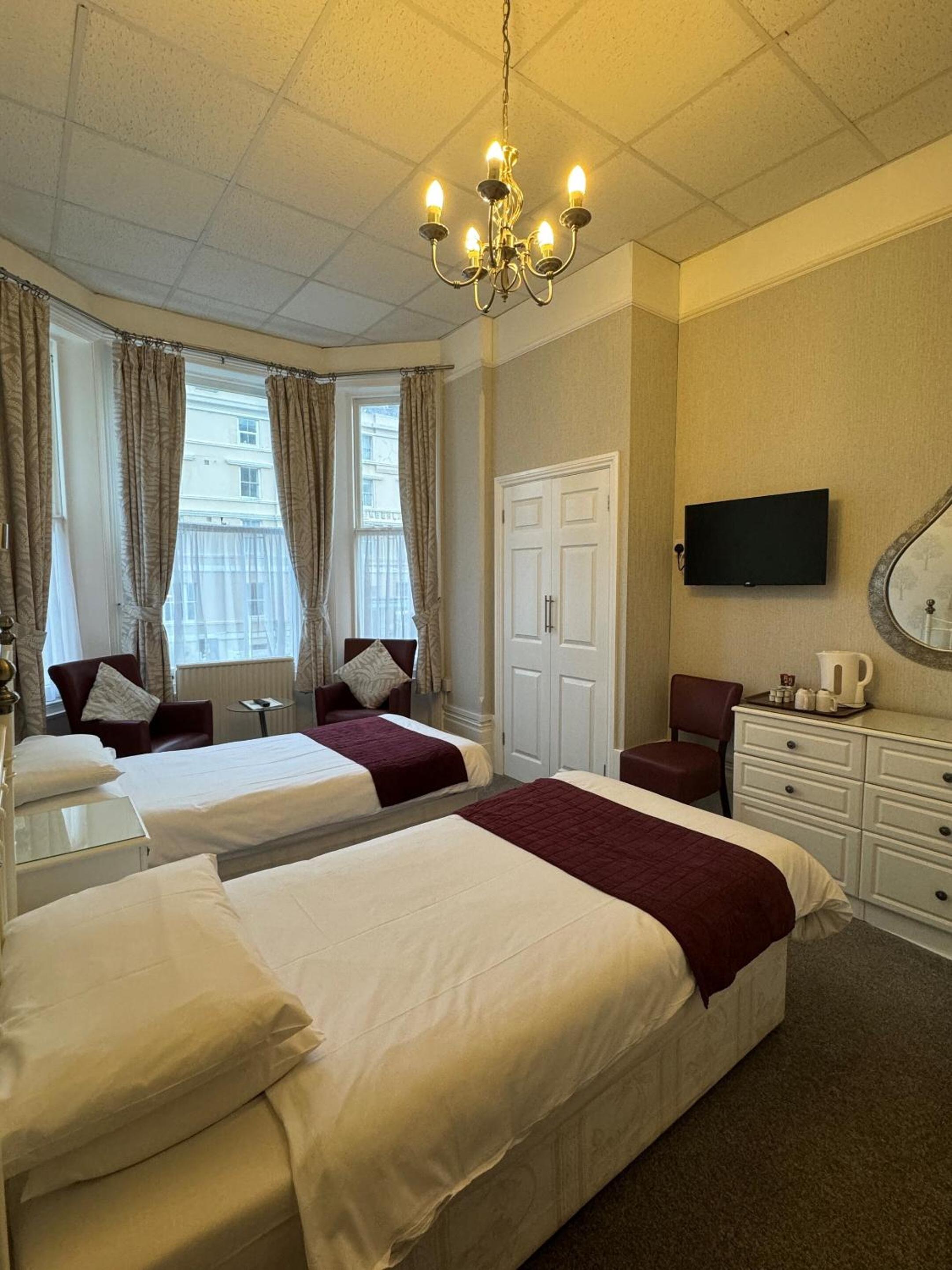 Deluxe Twin Room - Photo 3