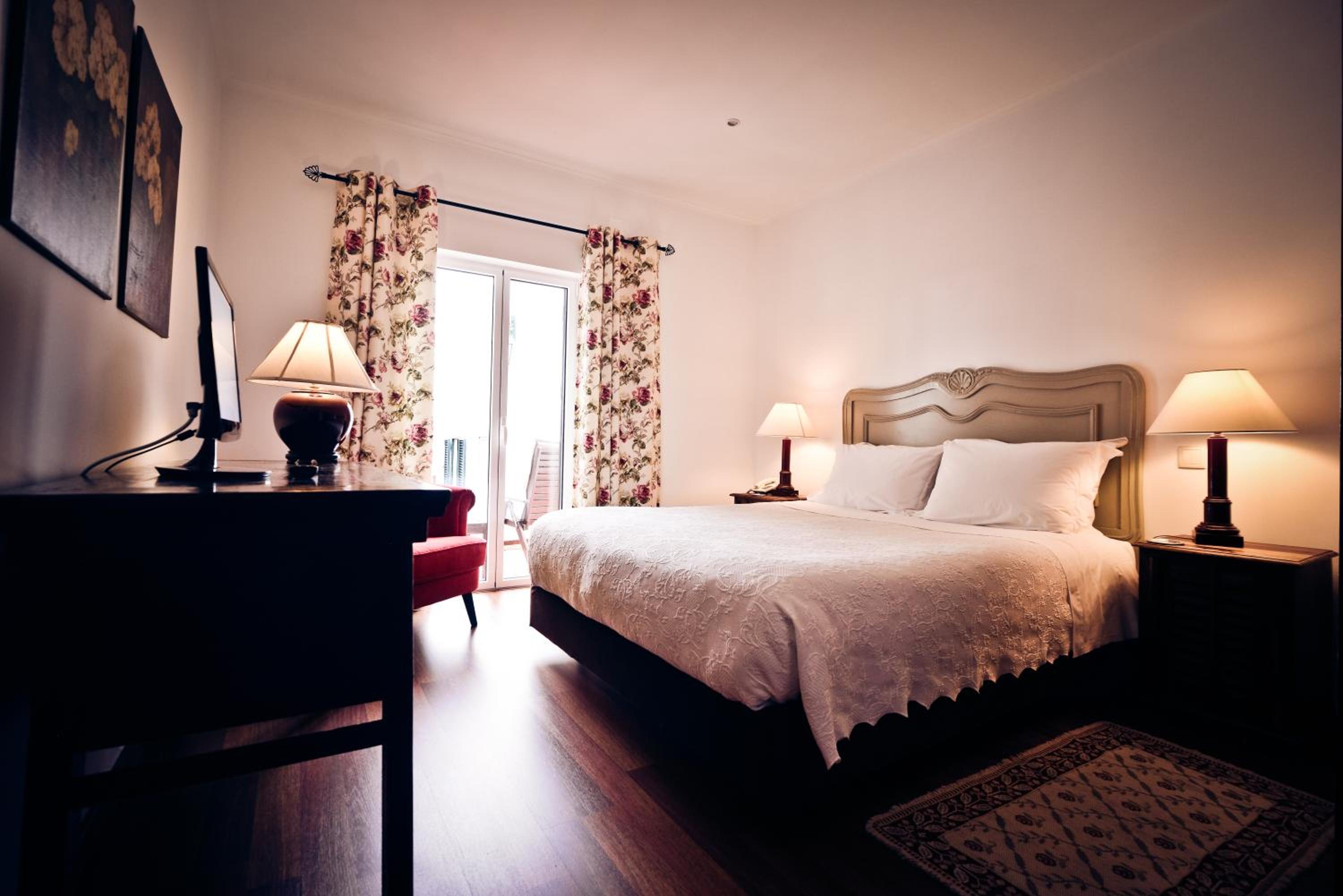 Double Room with Balcony and Mountain View
