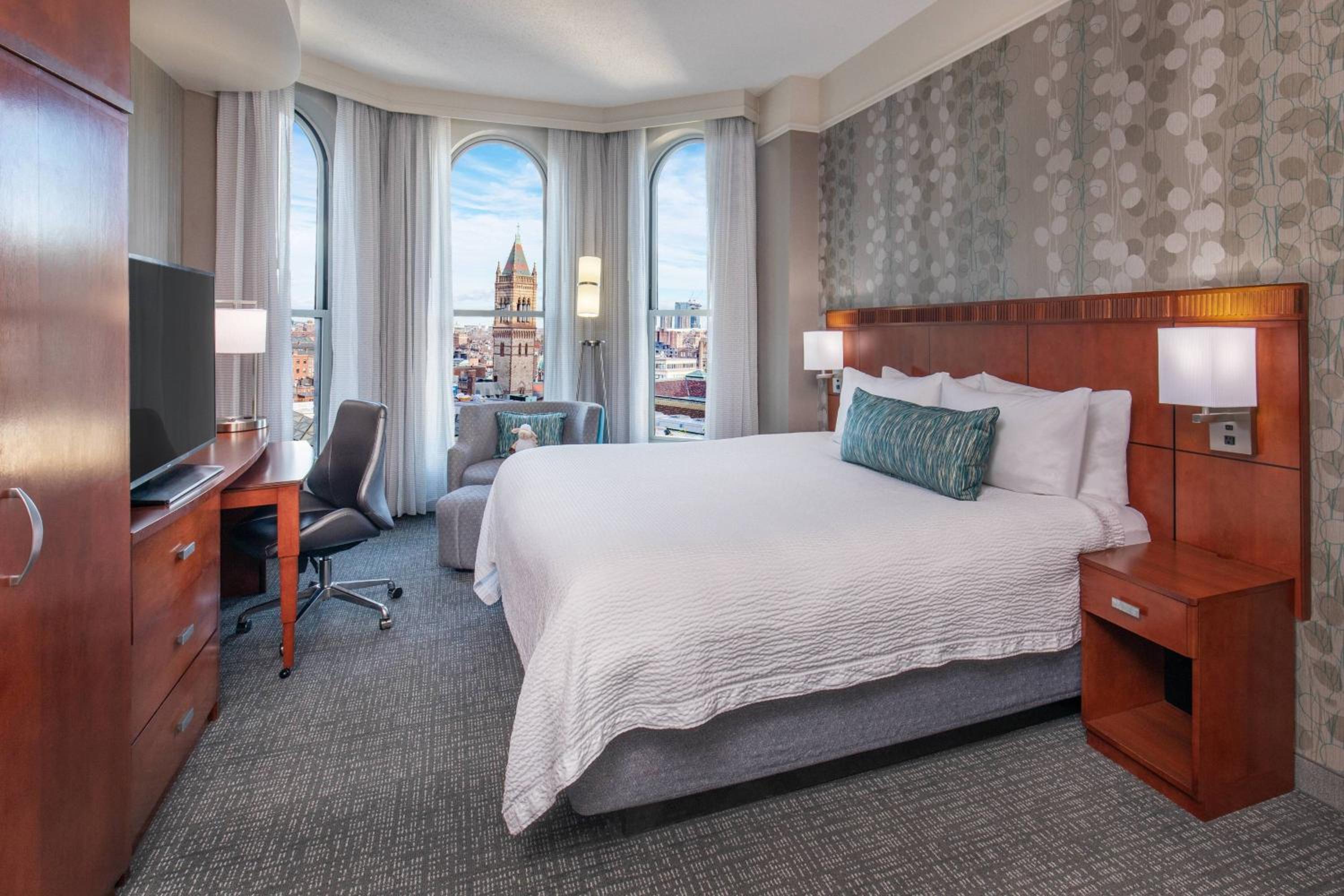 King Room with Roll-in Shower - Mobility and Hearing Accessible photo 3