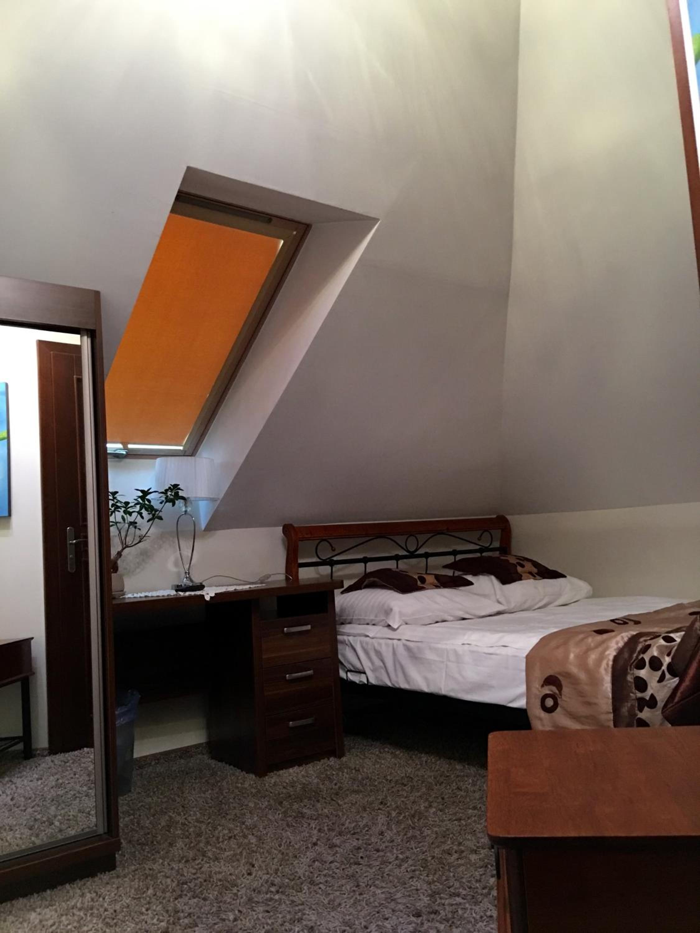 Double Room - Photo 5