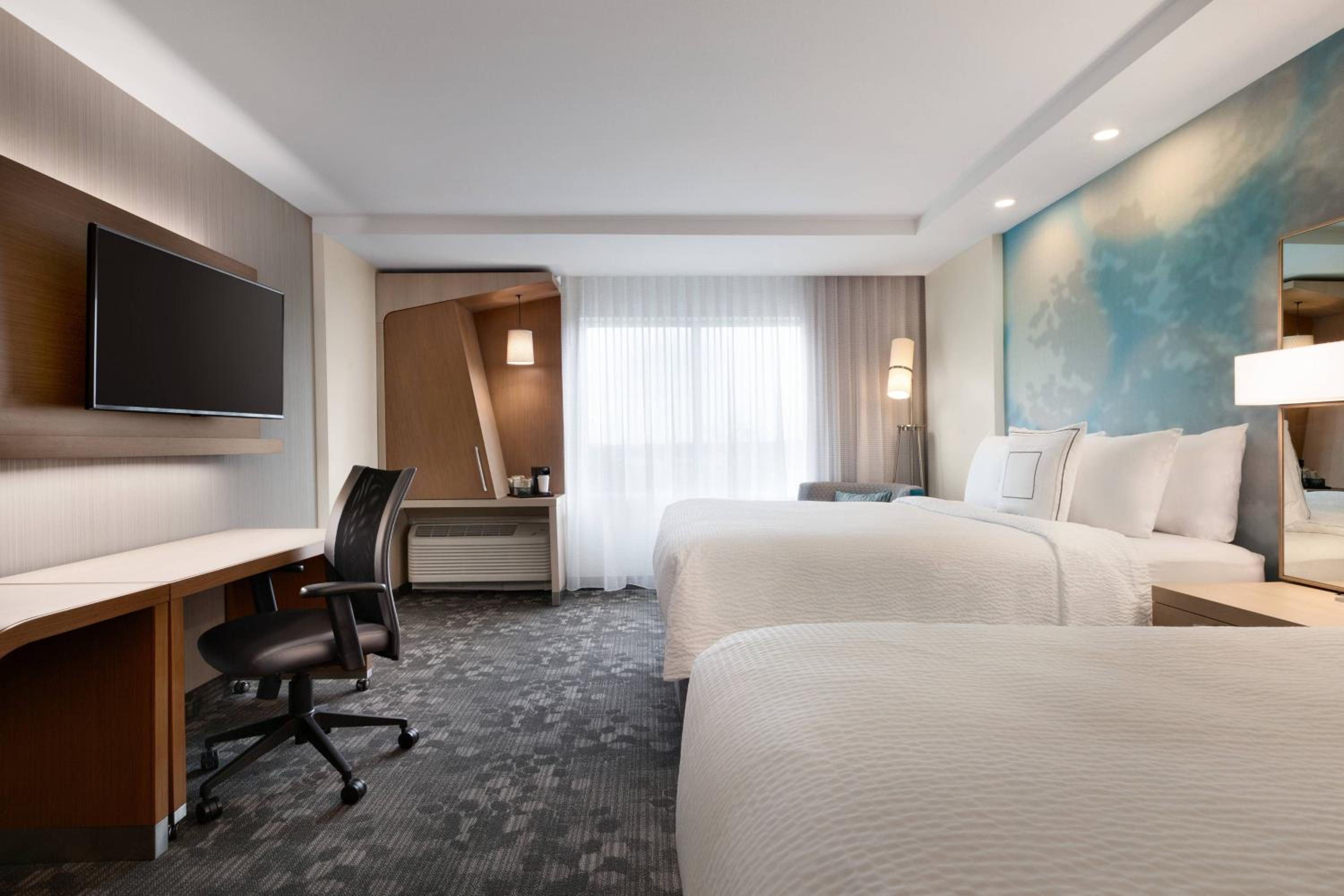 Queen Room with Two Queen Beds and Roll-in Shower - Mobility and Hearing Accessible photo 2