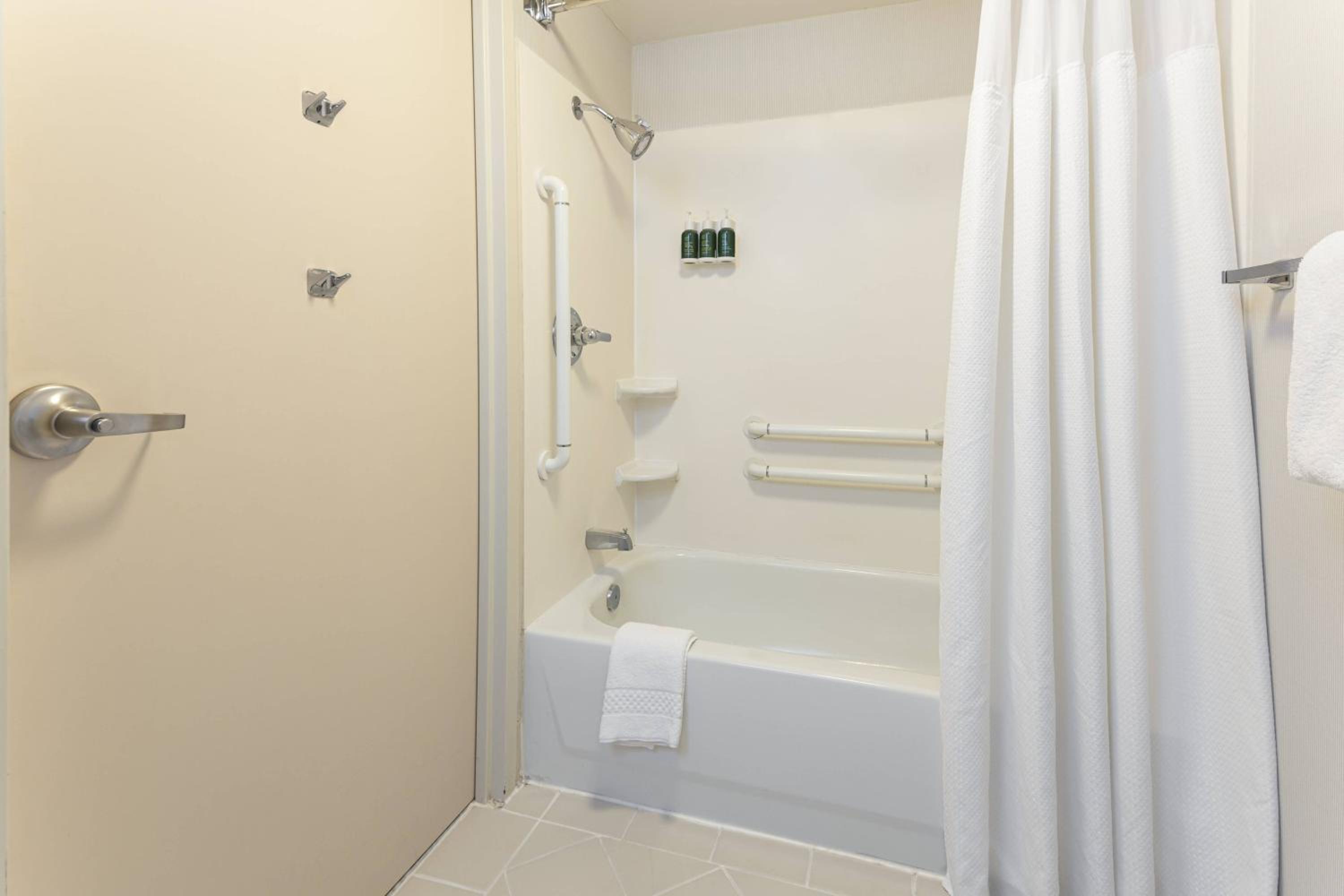 King Room with Sofa Bed and Adapted Tub - Mobility and Hearing Accessible - Photo 5