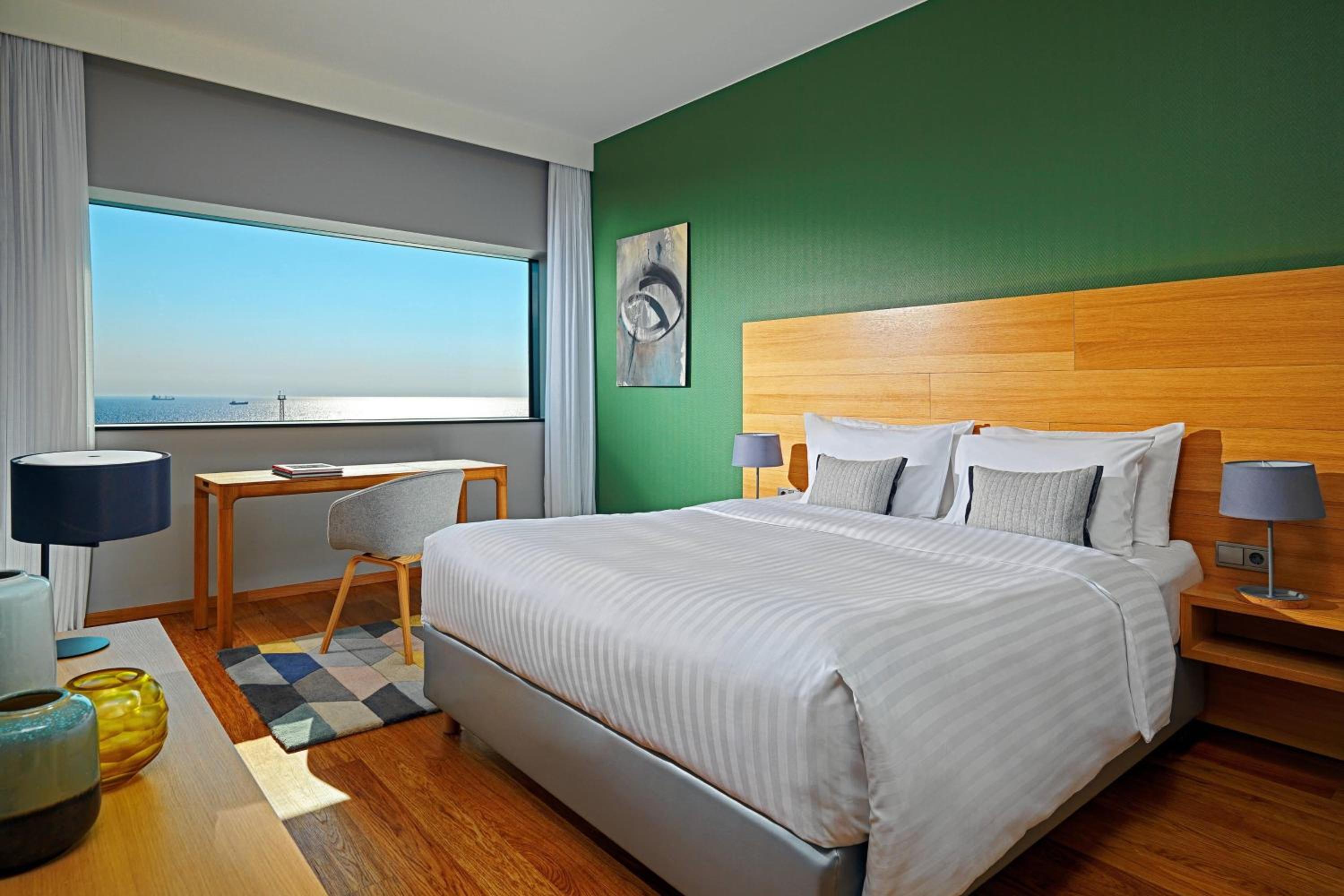 One-Bedroom King Suite