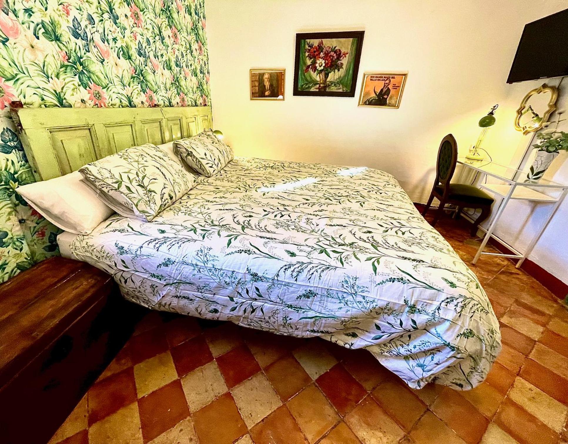 Deluxe King Room photo 2