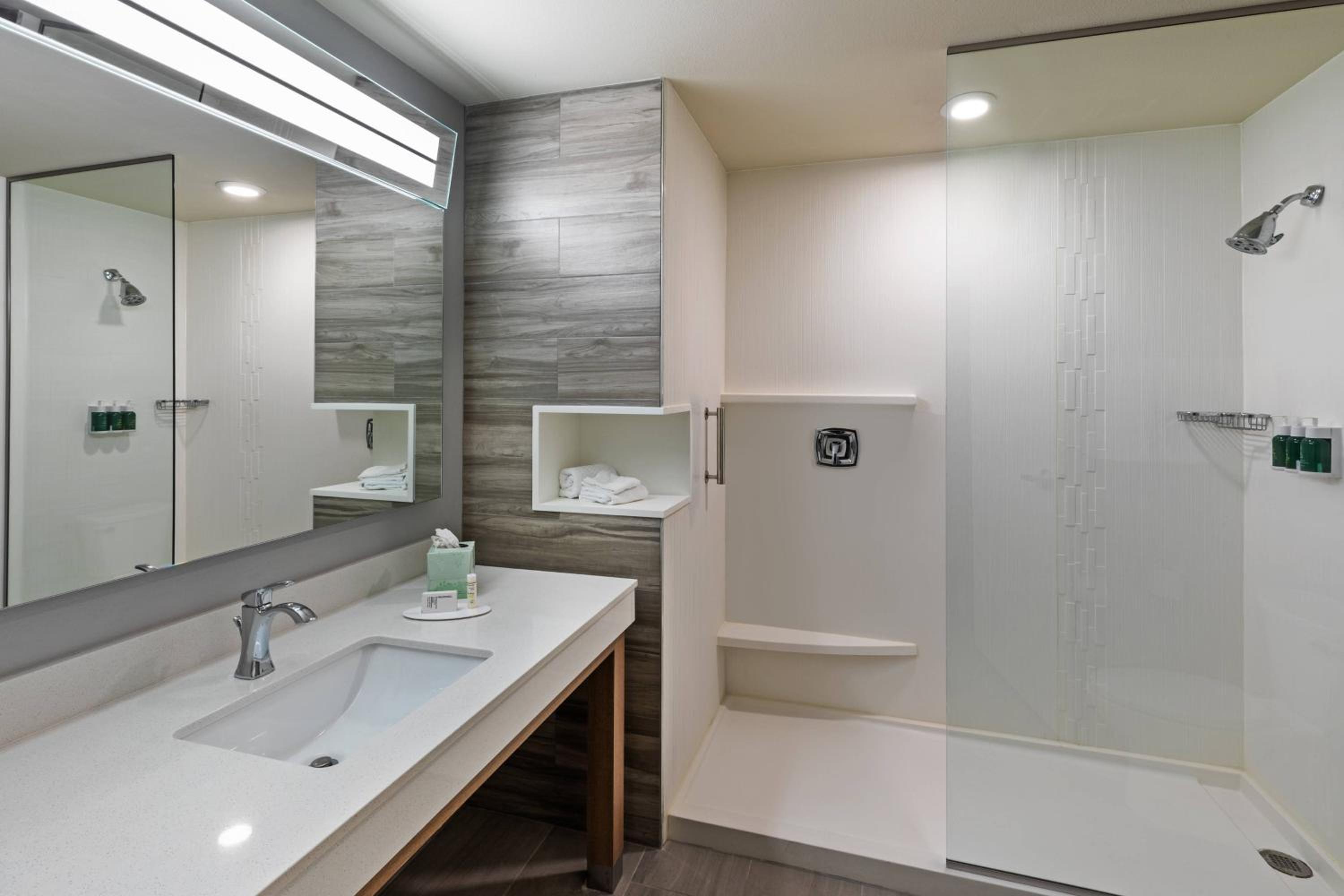 Queen Suite with Two Queen Beds, Roll-In Shower and Sofa Bed - Mobility Access