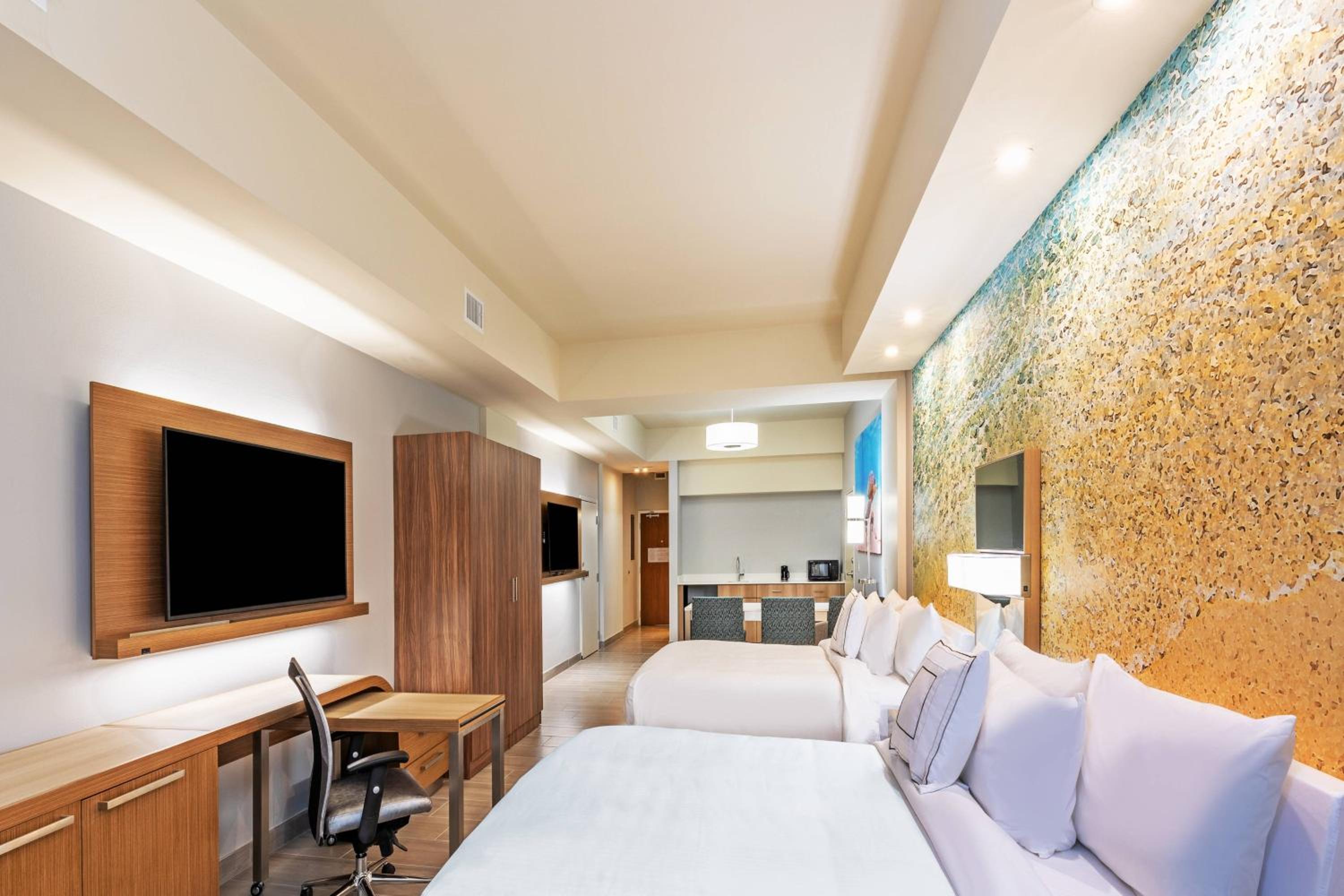 Queen Suite with Two Queen Beds, Roll-In Shower and Sofa Bed - Mobility Access