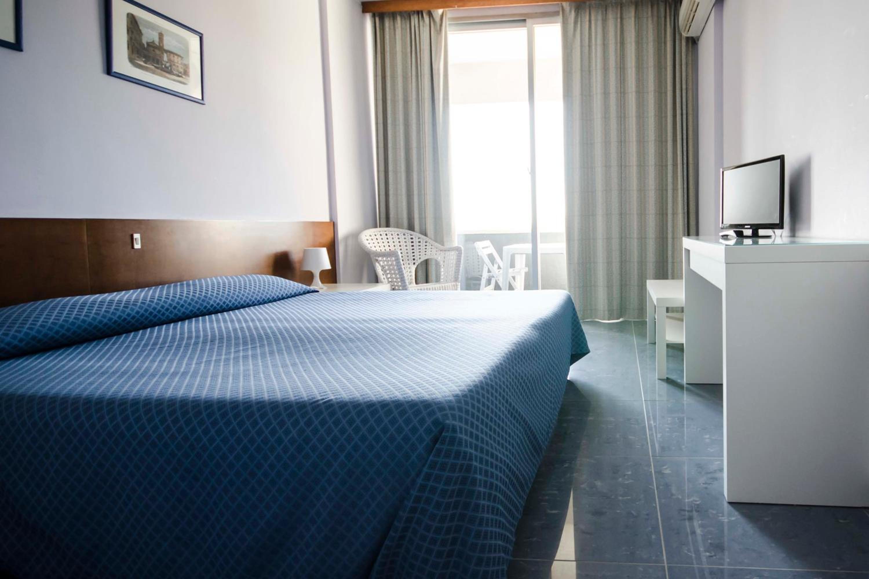 Triple Room with Beach Access