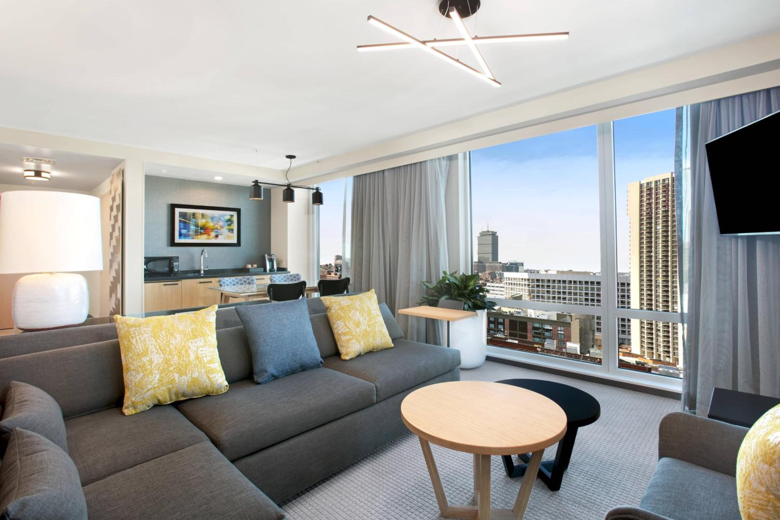 One-Bedroom King Suite with Roll-In Shower, Bathtub and Sofa Bed - Mobility Access/Hearing Accessible