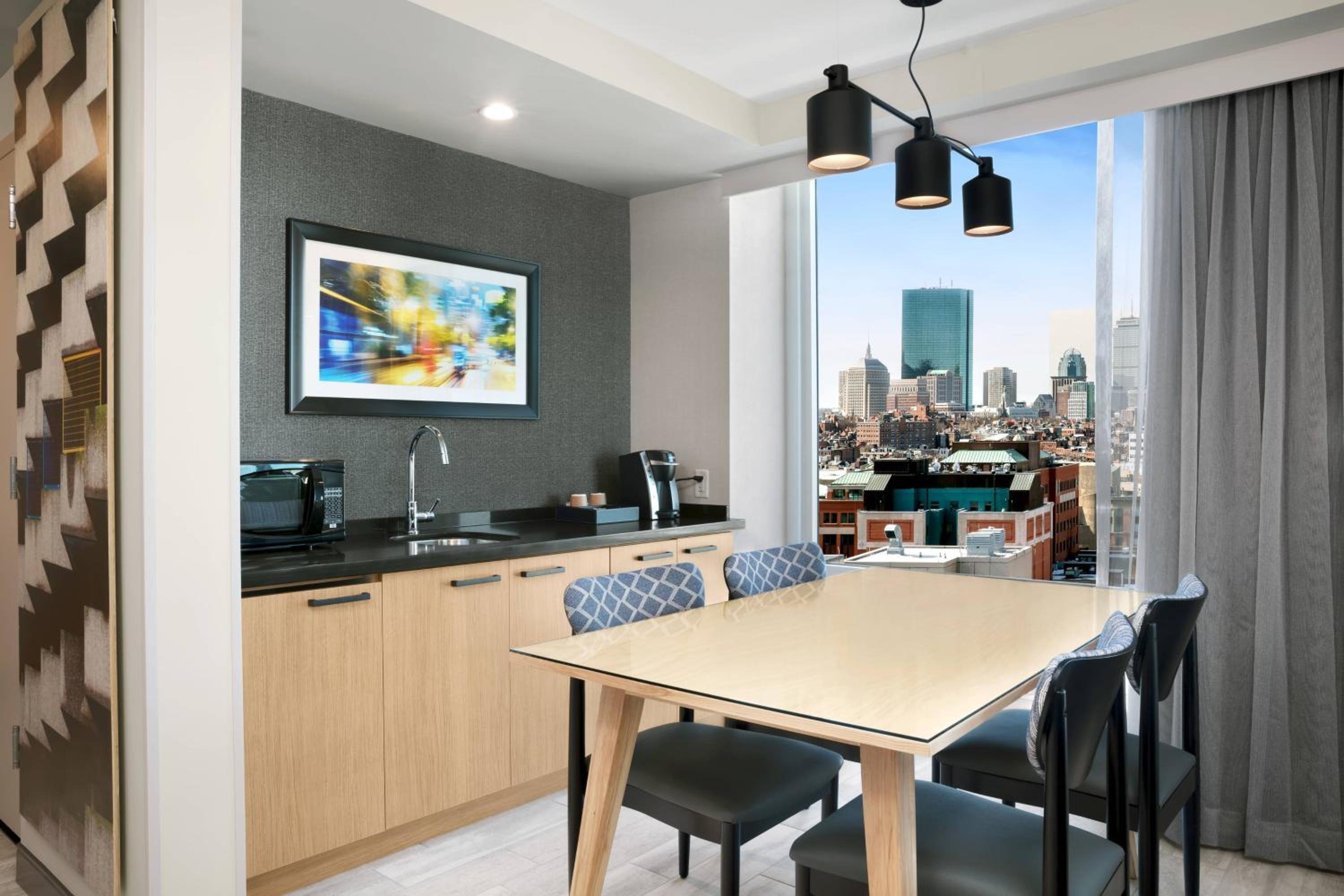 One-Bedroom King Suite with Roll-In Shower, Bathtub and Sofa Bed - Mobility Access/Hearing Accessible photo 3