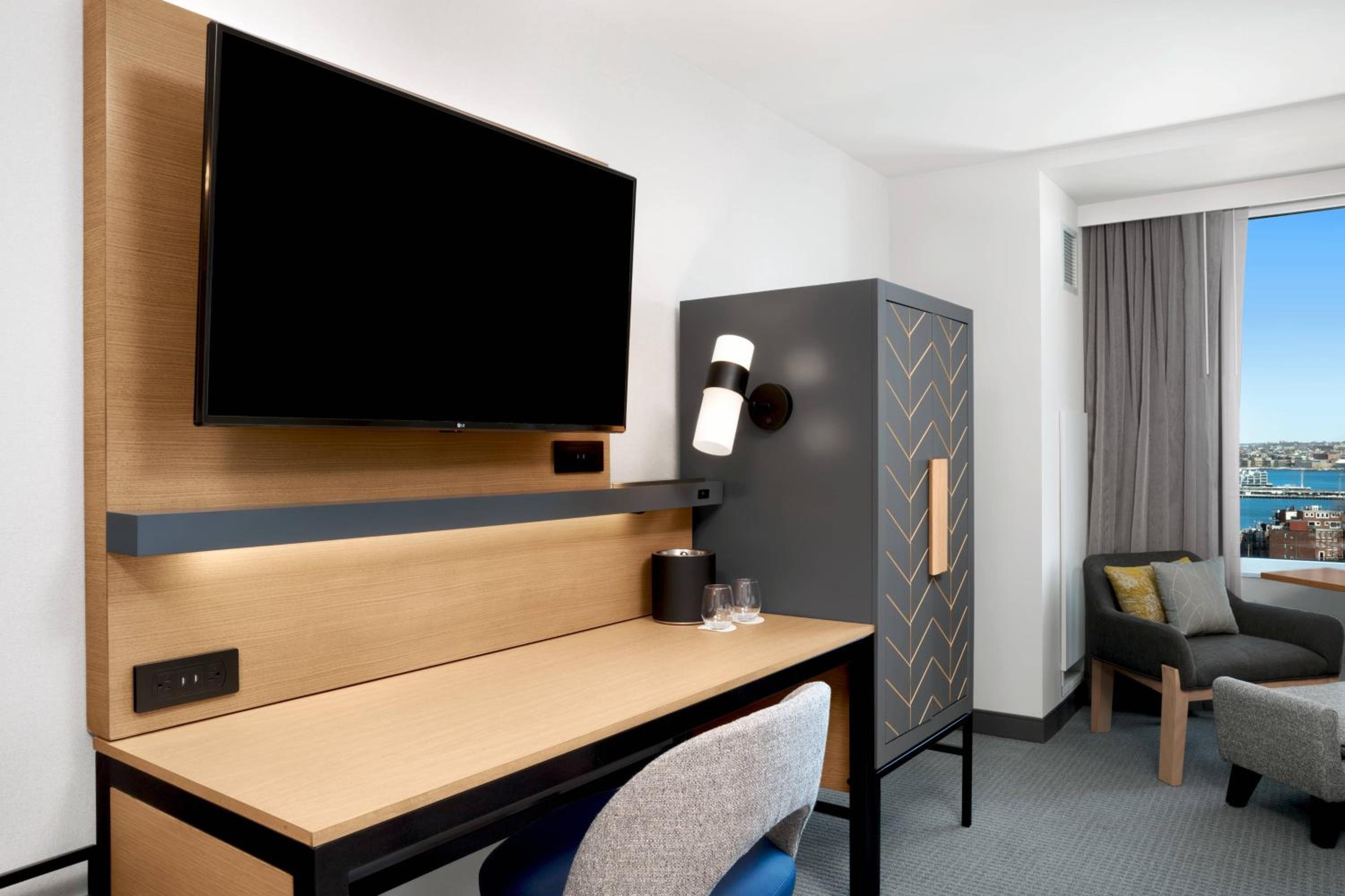 Queen Room with Two Queen Beds and Bathtub - Mobility Access photo 2