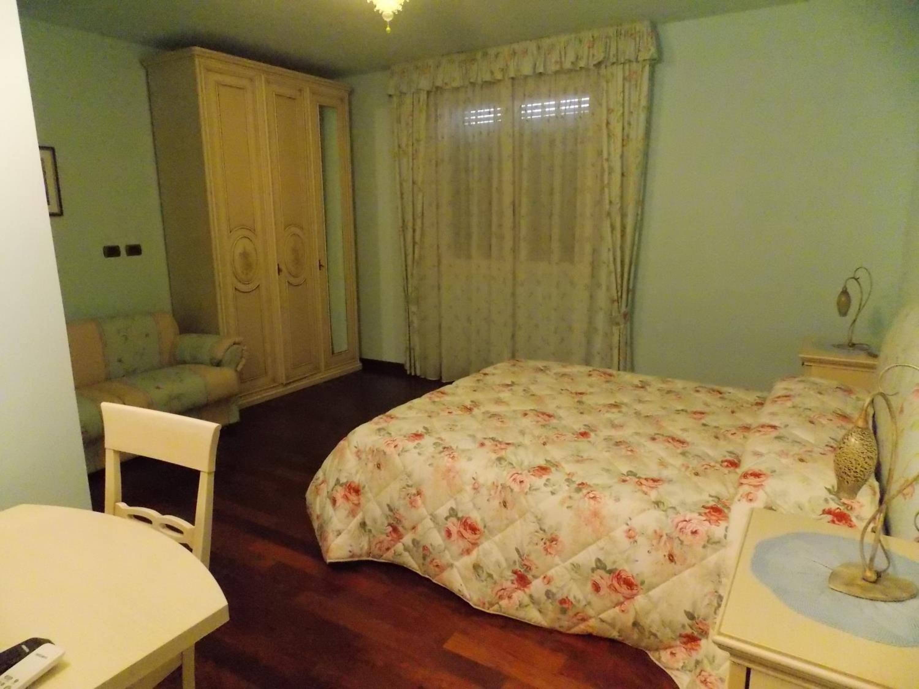Quadruple Room - Photo 8