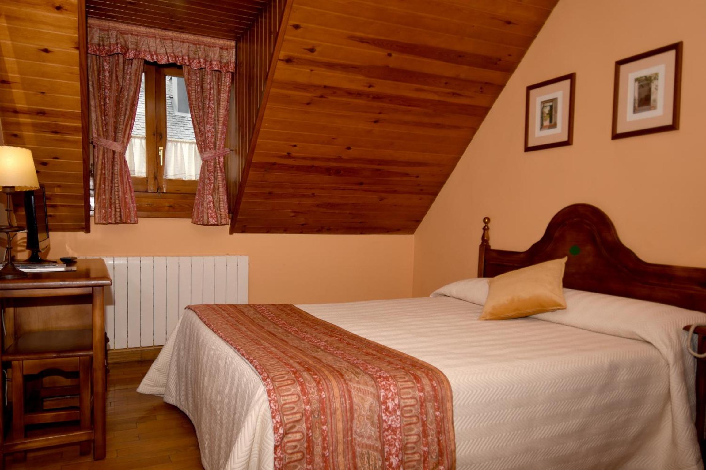 Double or Twin Room photo 3