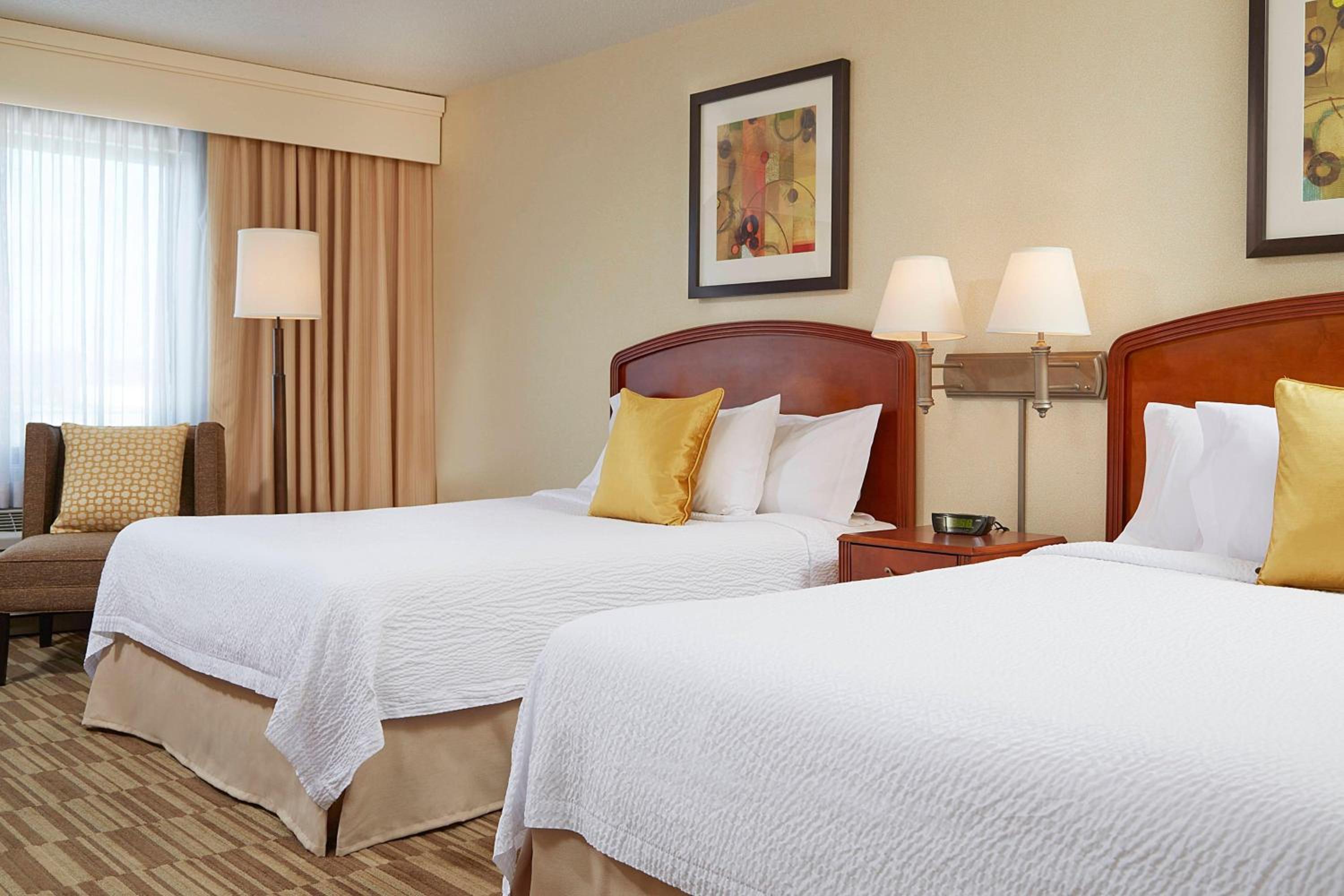Queen Room with Two Queen Beds and Adapted Tub - Mobility and Hearing Accessible - Photo 1
