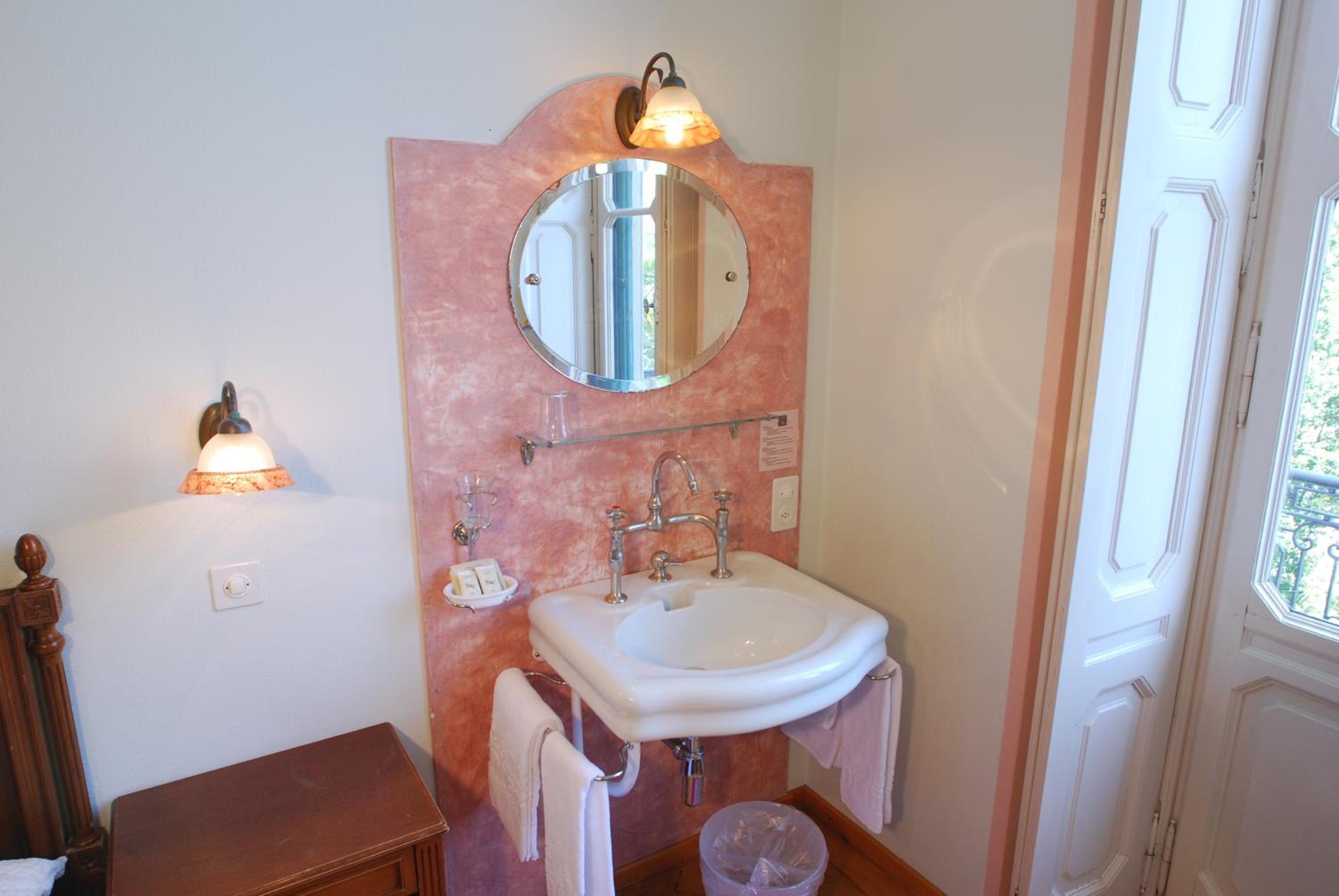 Twin Room with Shared Bathroom photo 3