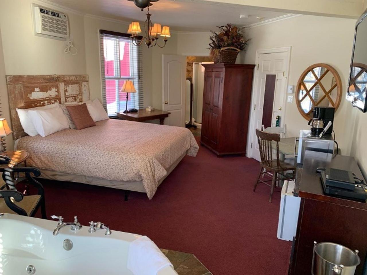 King Room with Spa Bath photo 2