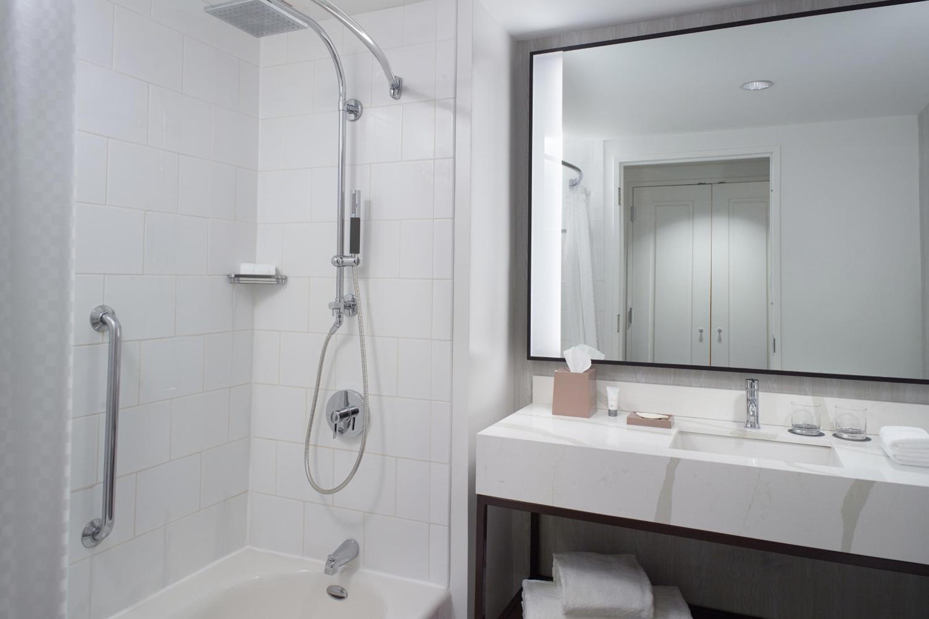 Traditional King Room with Roll-in Shower - Mobility and Hearing Accessible thumbnail 5